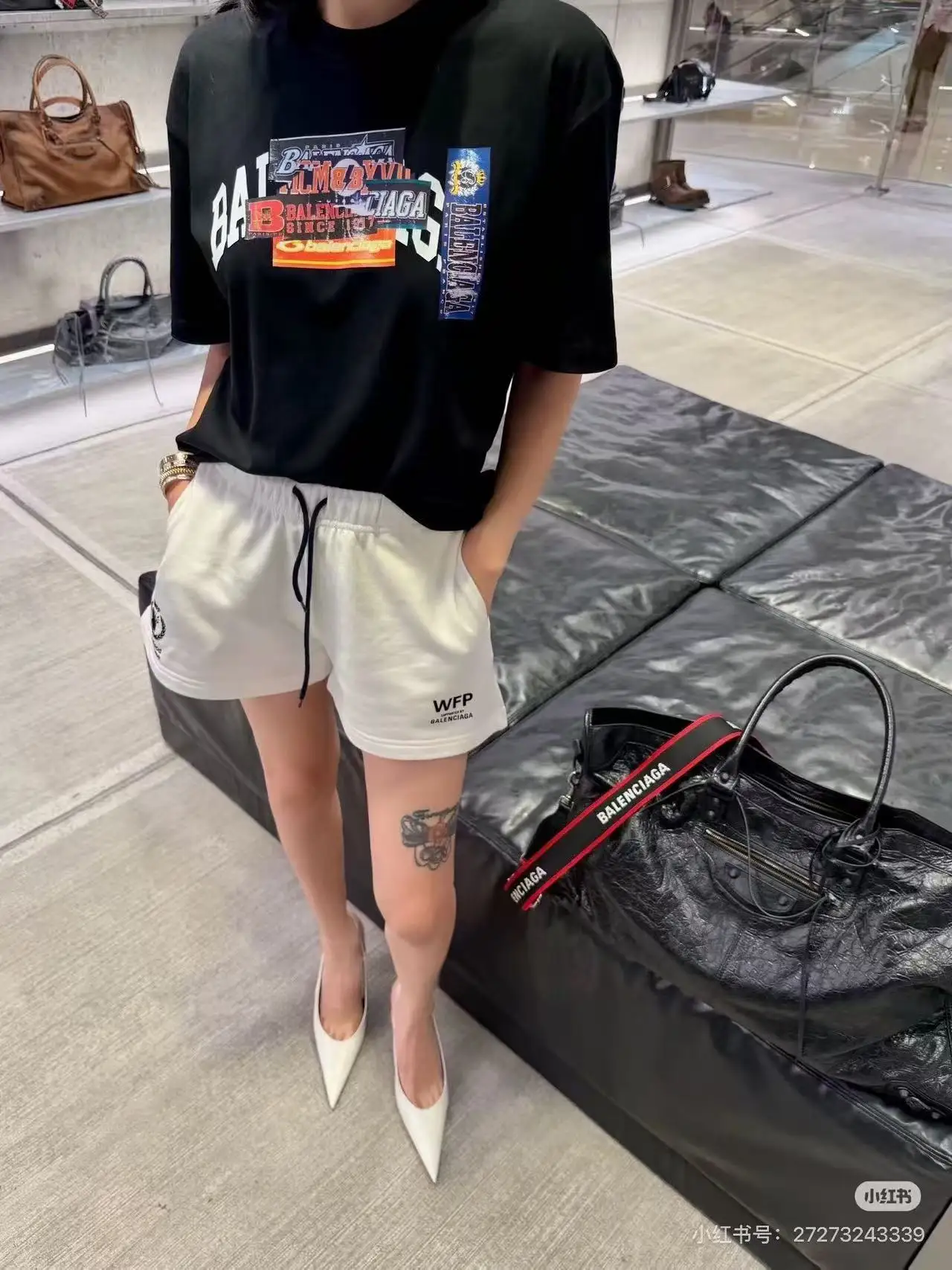 Passport Sticker Graphic Oversized T-Shirt D15519964 — view 10