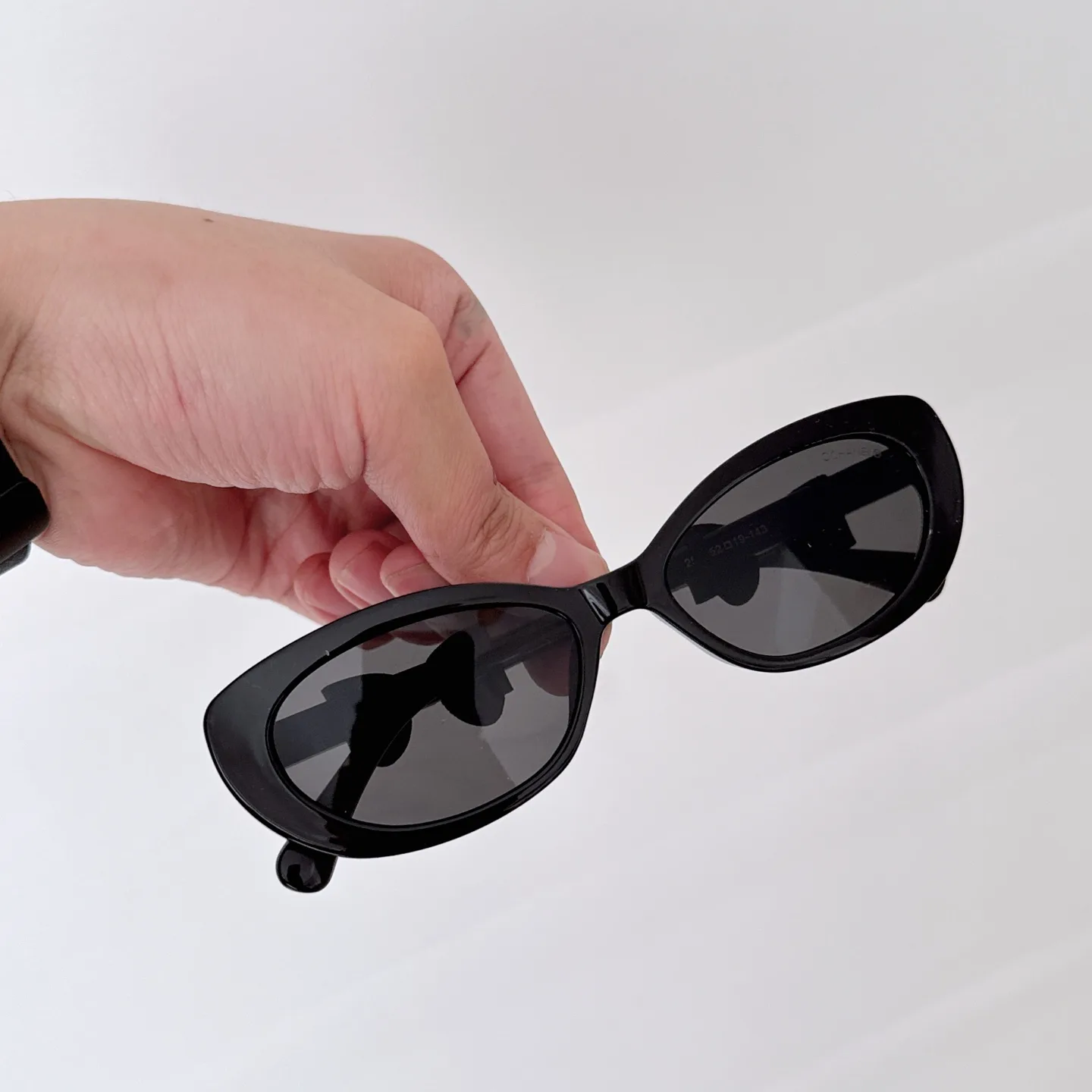 Chanel Bow-Detail Cat-Eye Sunglasses D20017775 — view 2
