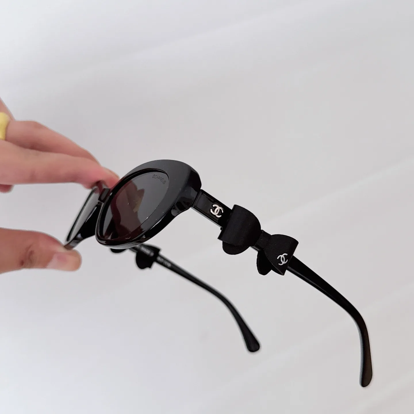 Chanel Bow-Detail Cat-Eye Sunglasses D20017775 — view 3