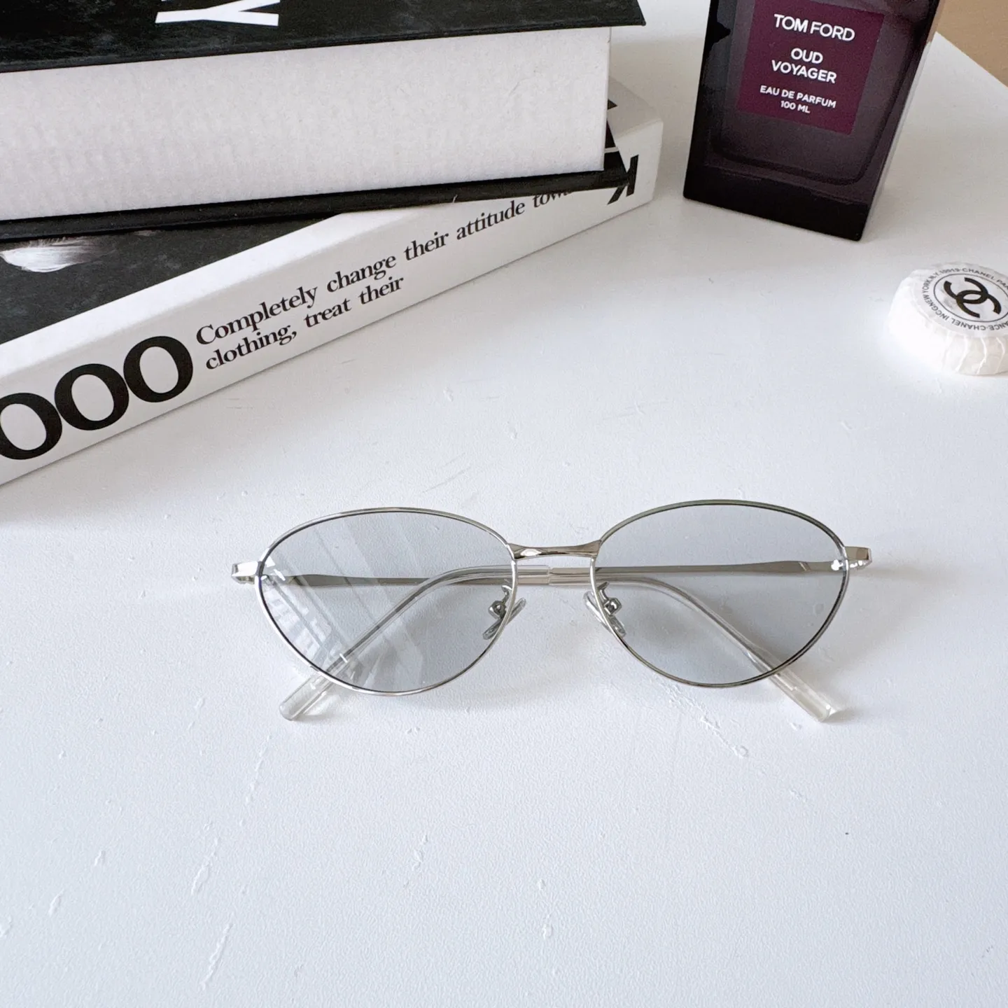 Oval-Frame Tinted Sunglasses D20017780 — view 2
