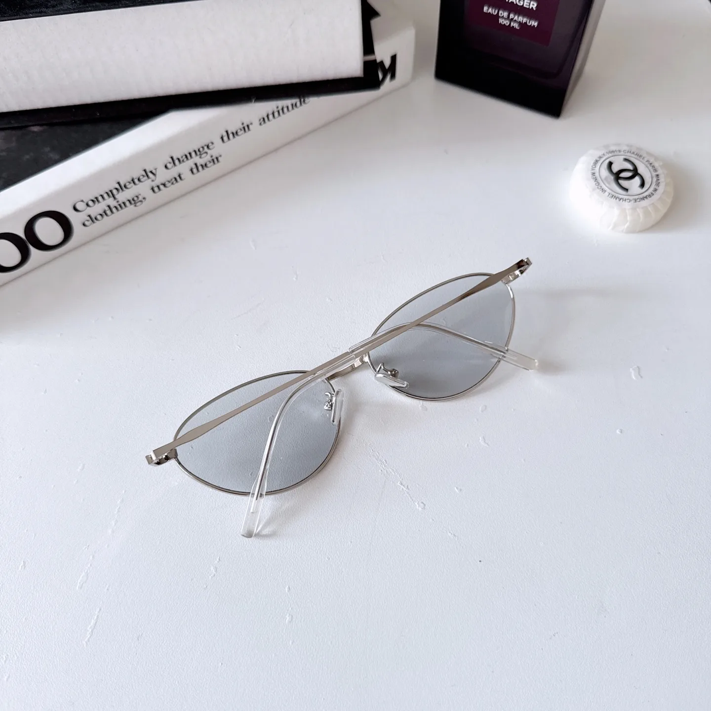 Oval-Frame Tinted Sunglasses D20017780 — view 4
