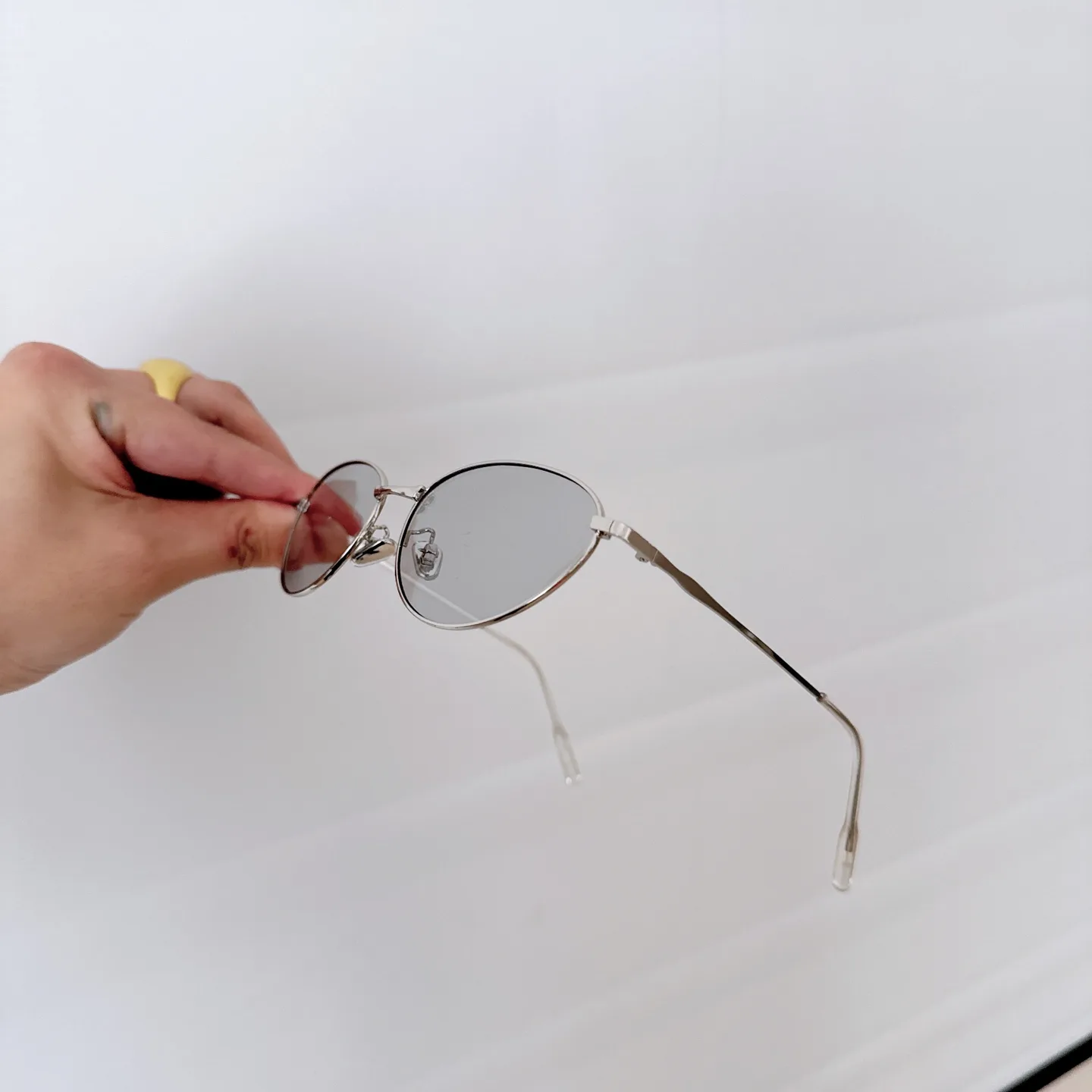 Oval-Frame Tinted Sunglasses D20017780 — view 5