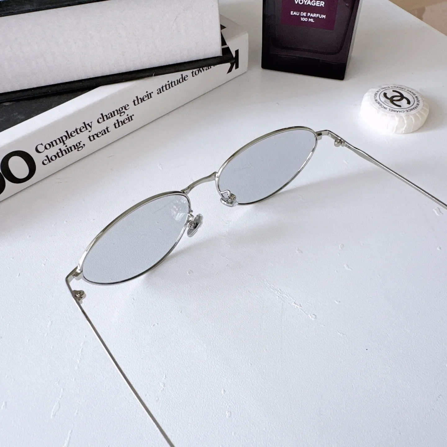 Oval-Frame Tinted Sunglasses D20017780 — view 7