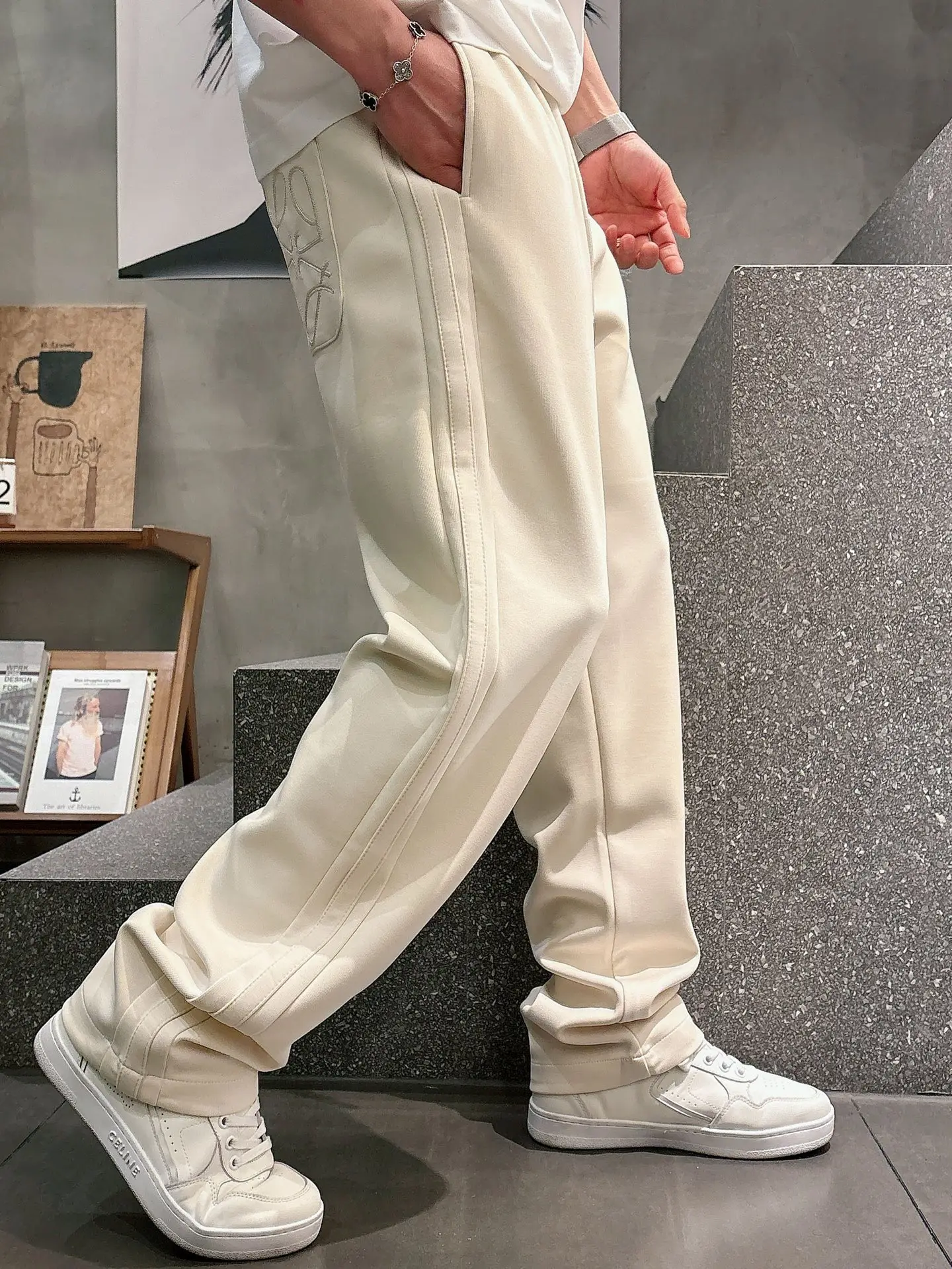 Embroidered Logo Straight-Leg Sweatpants D23014654 — view 5