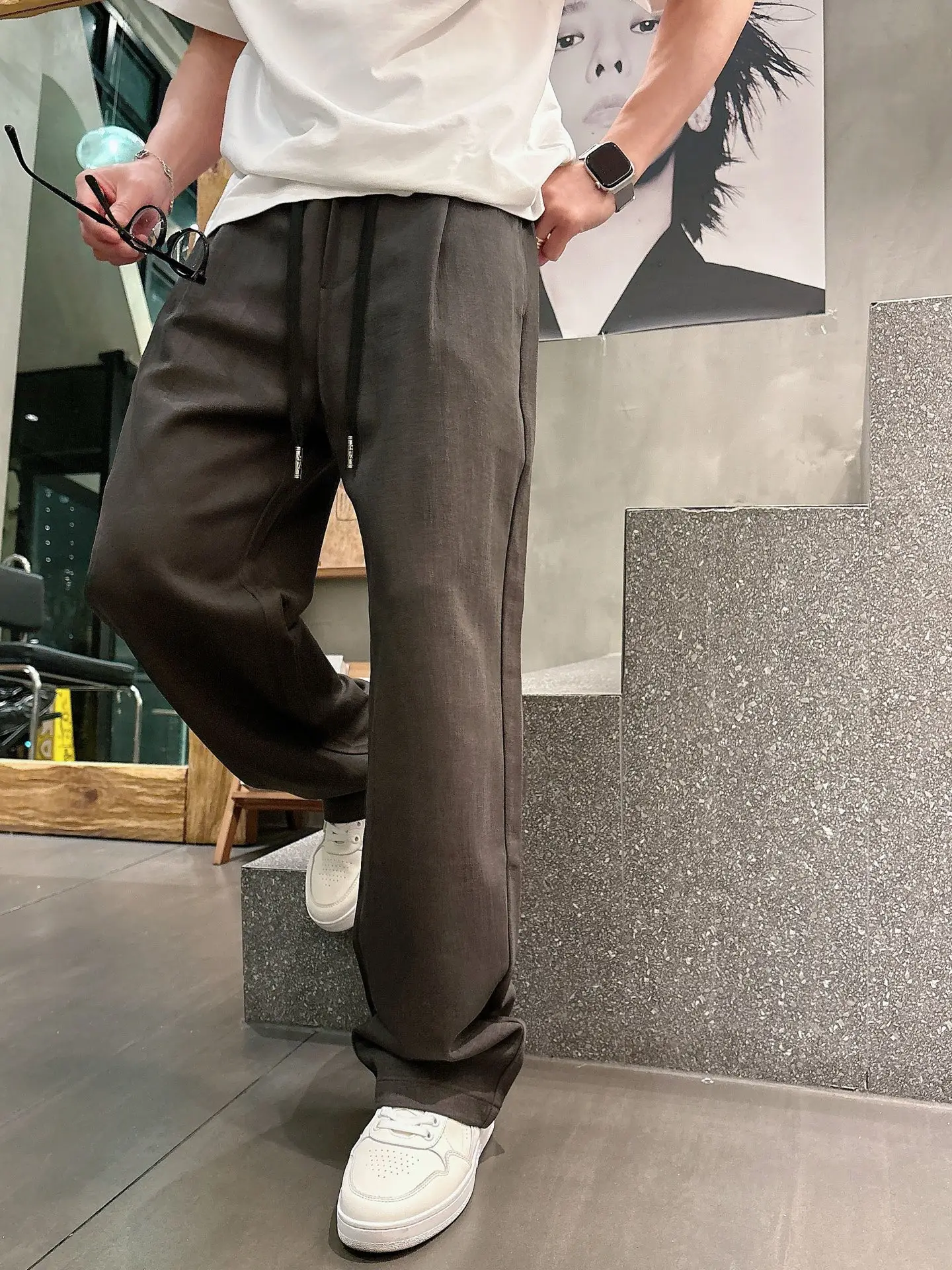 Logo-Appliqué Straight-Leg Trousers D22514660 — view 4
