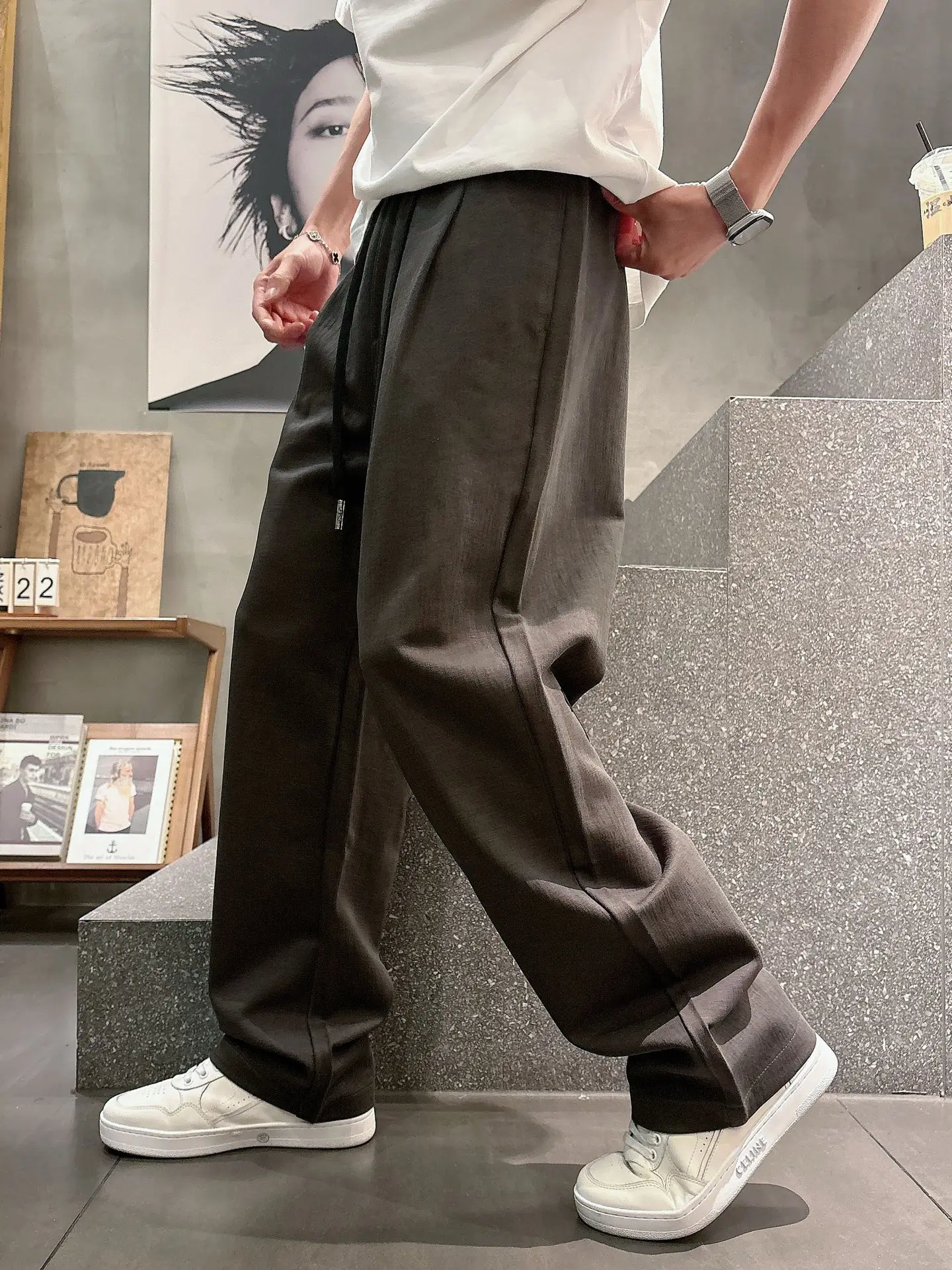 Logo-Appliqué Straight-Leg Trousers D22514660 — view 5