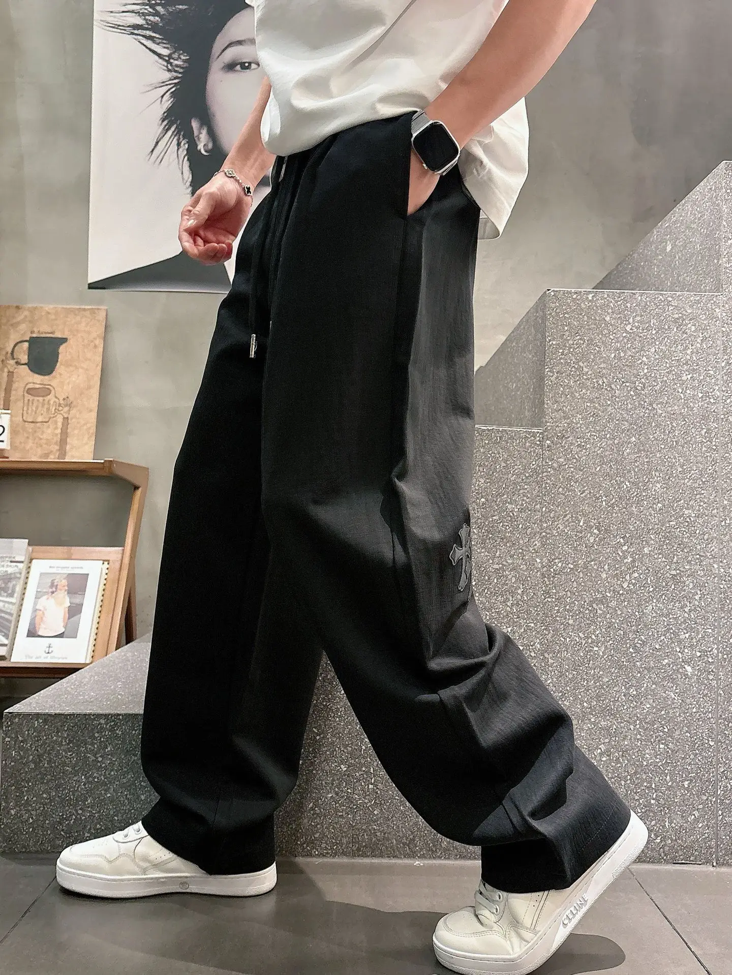 Logo-Appliqué Straight-Leg Drawstring Trousers D22514659 — view 3