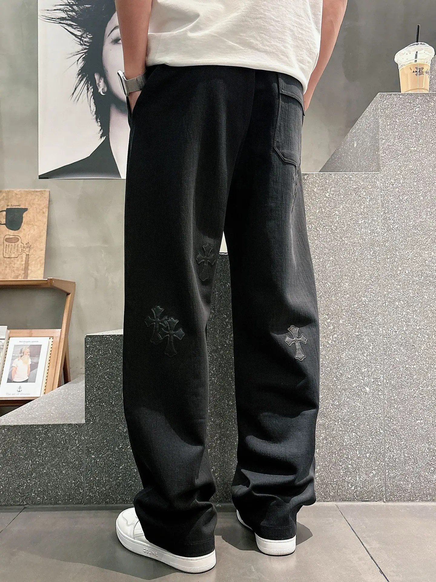 Logo-Appliqué Straight-Leg Drawstring Trousers D22514659 — view 6