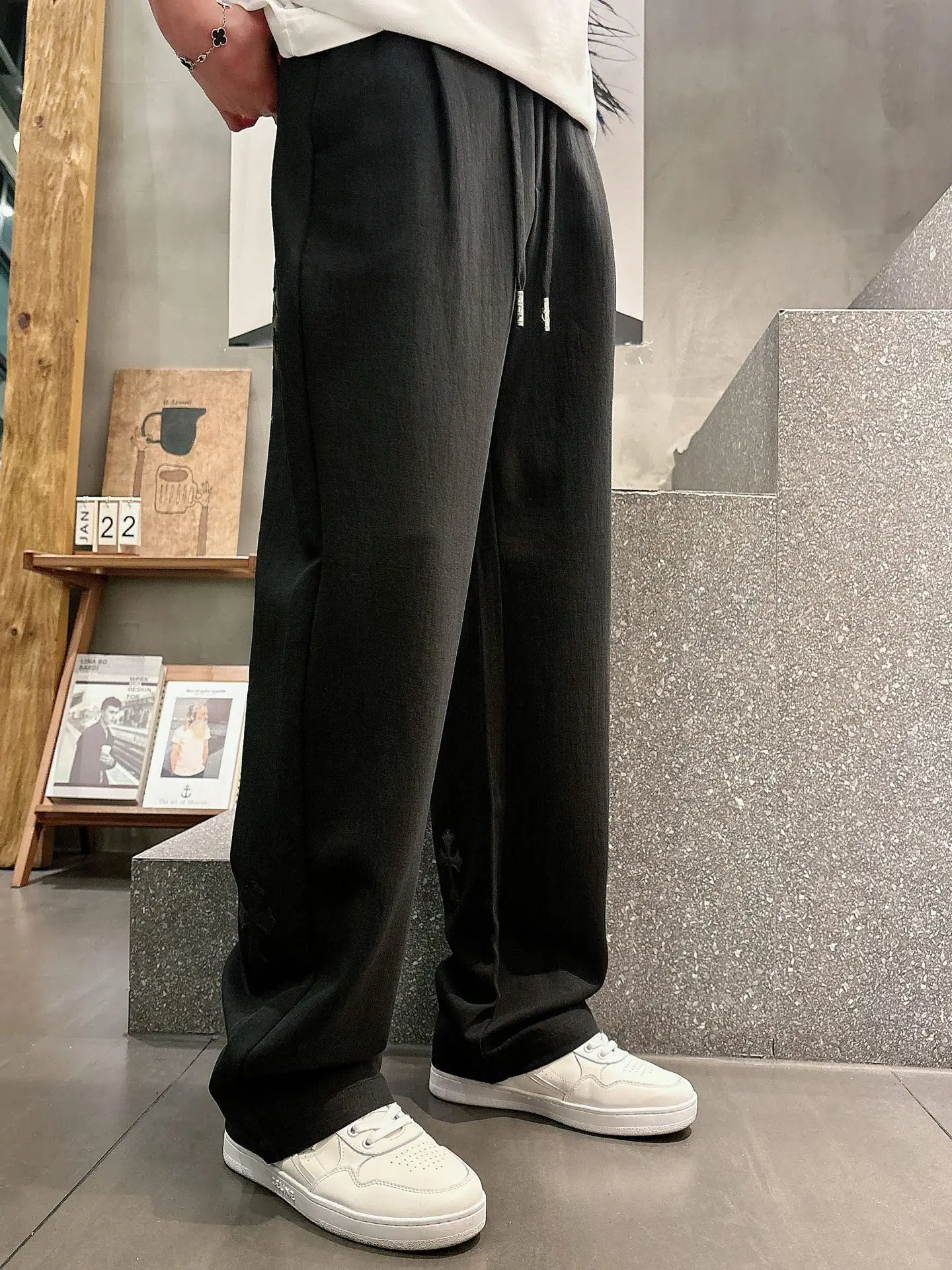 Logo-Appliqué Straight-Leg Drawstring Trousers D22514659 — view 8