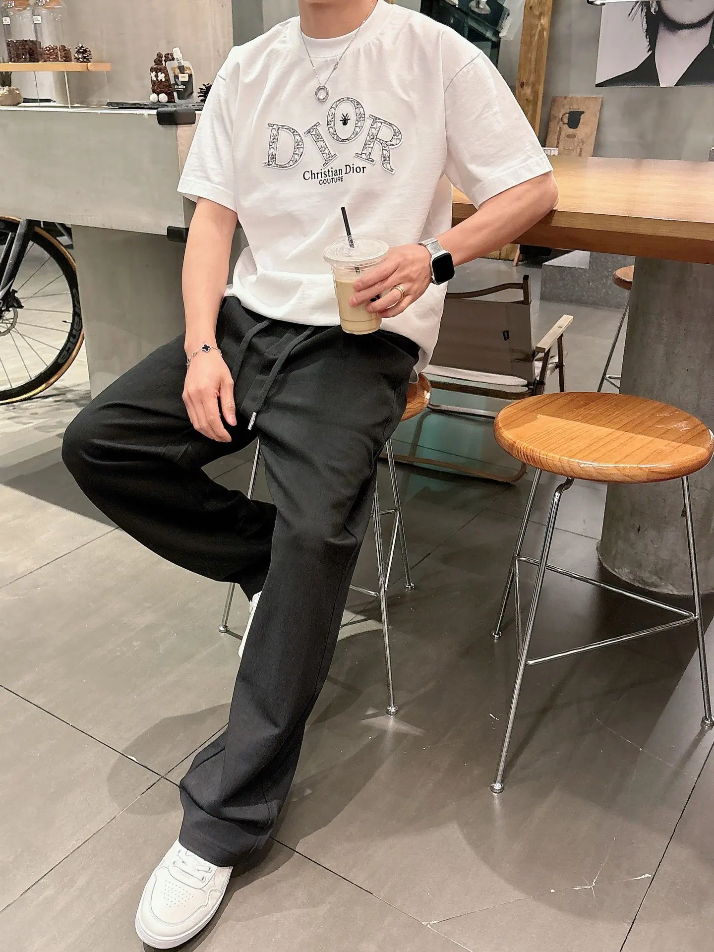 Logo-Appliqué Straight-Leg Drawstring Trousers D22514659 — view 9