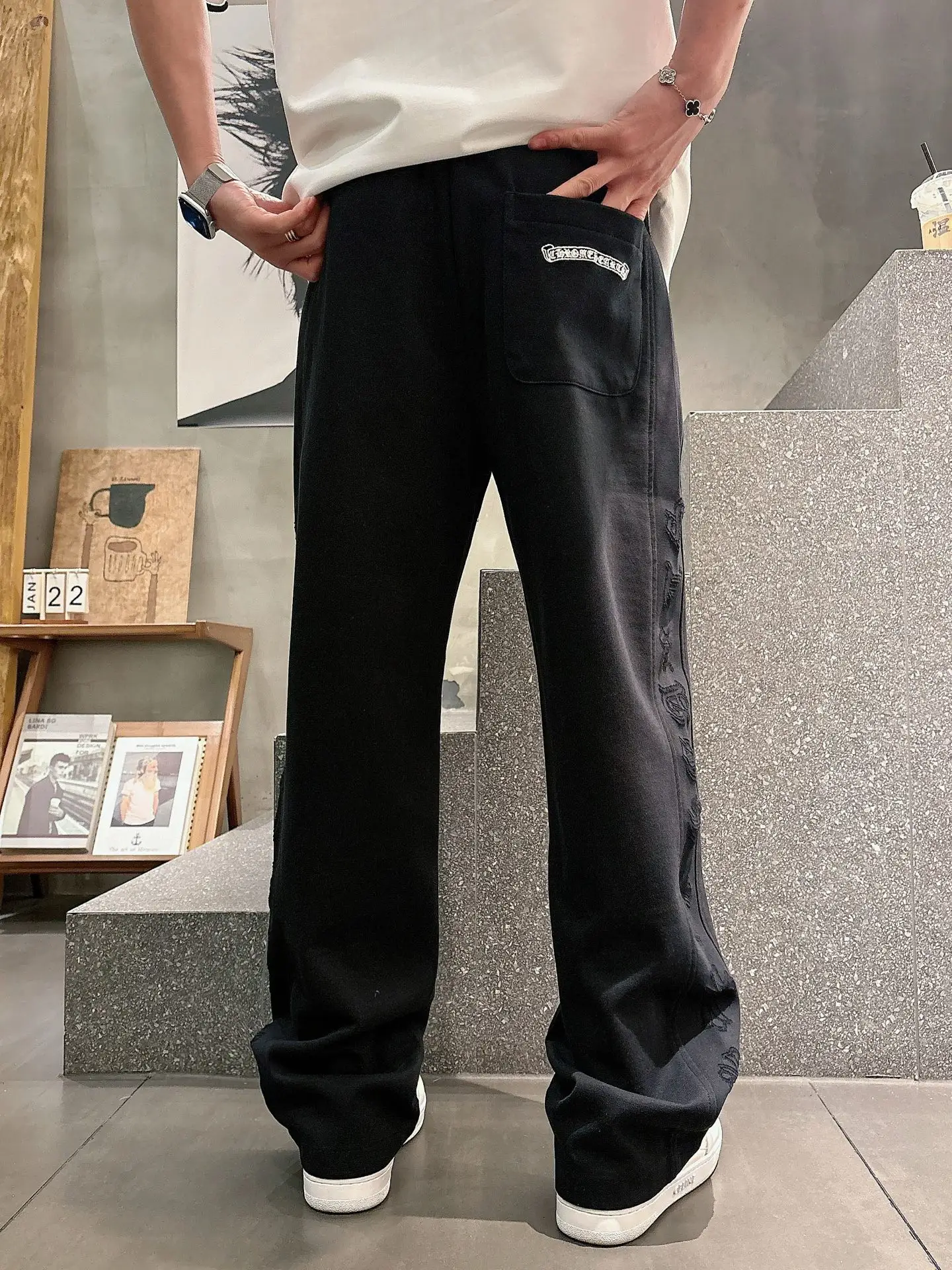 Logo Embroidered Straight-Leg Sweatpants D23014661 — view 6