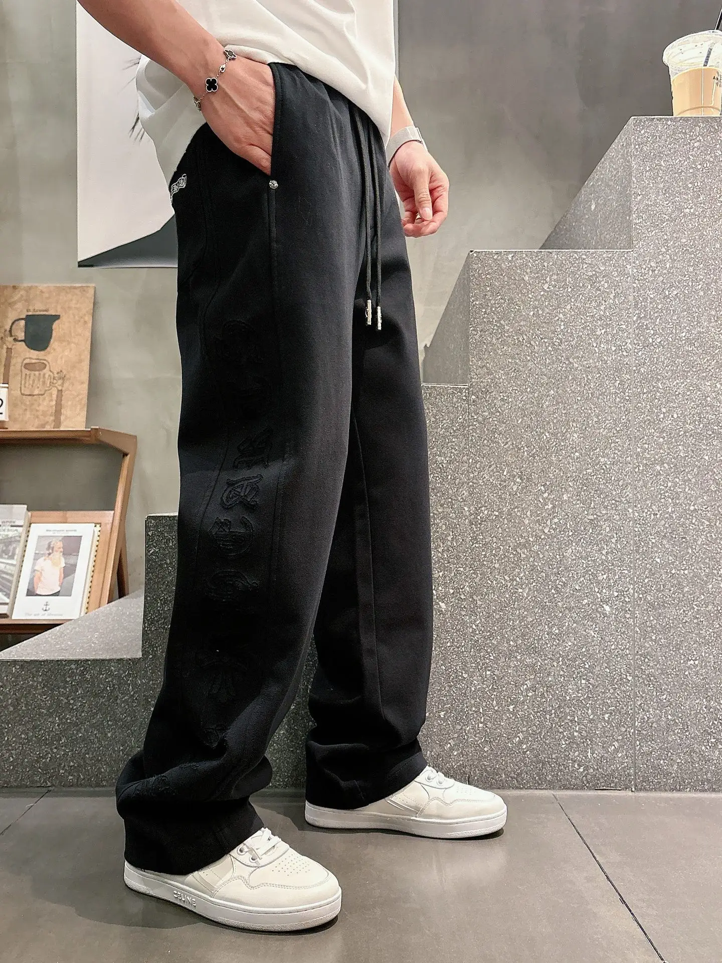 Logo Embroidered Straight-Leg Sweatpants D23014661 — view 7