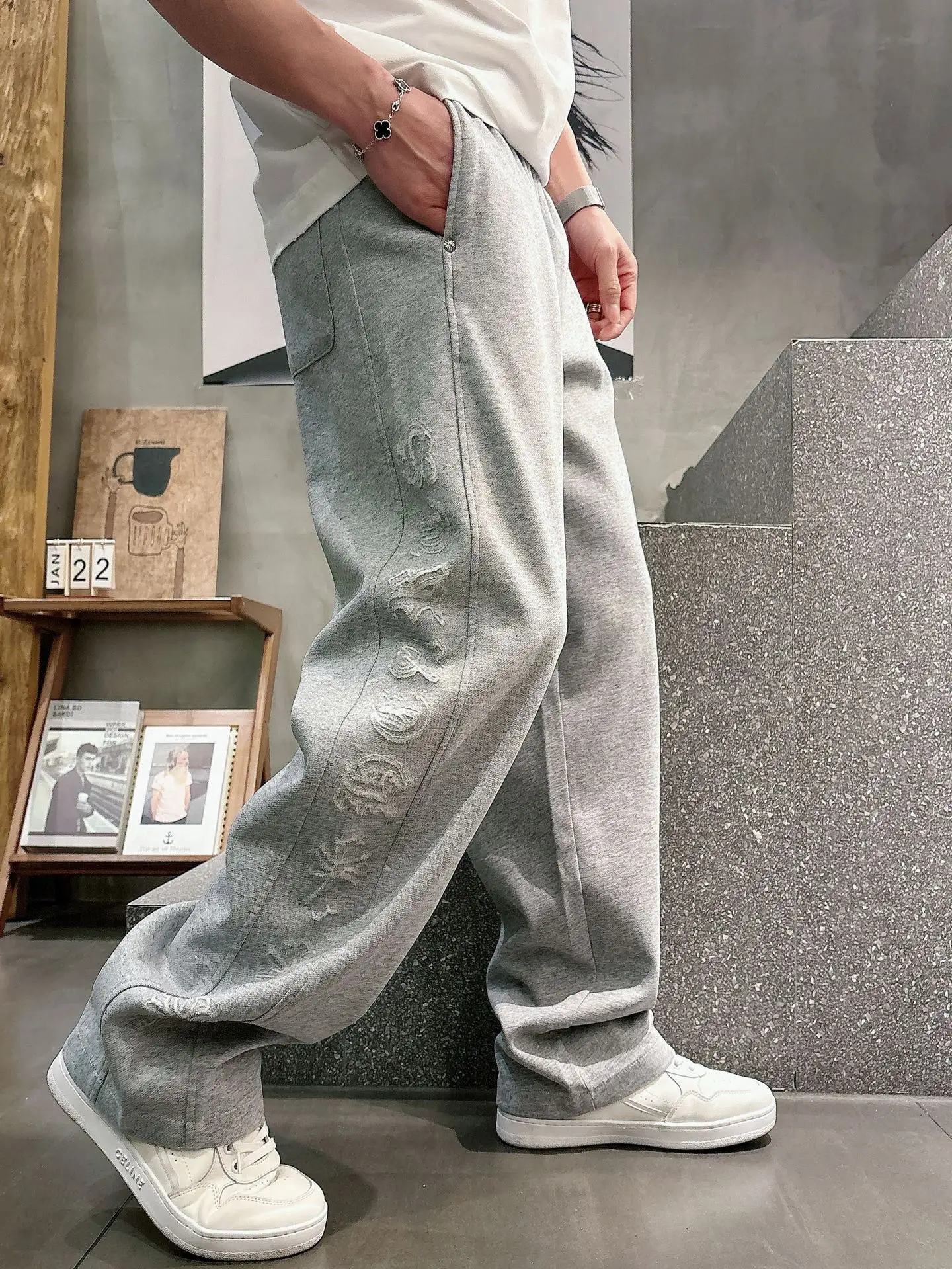 Embroidered Logo Straight-Leg Sweatpants D23014662 — view 8