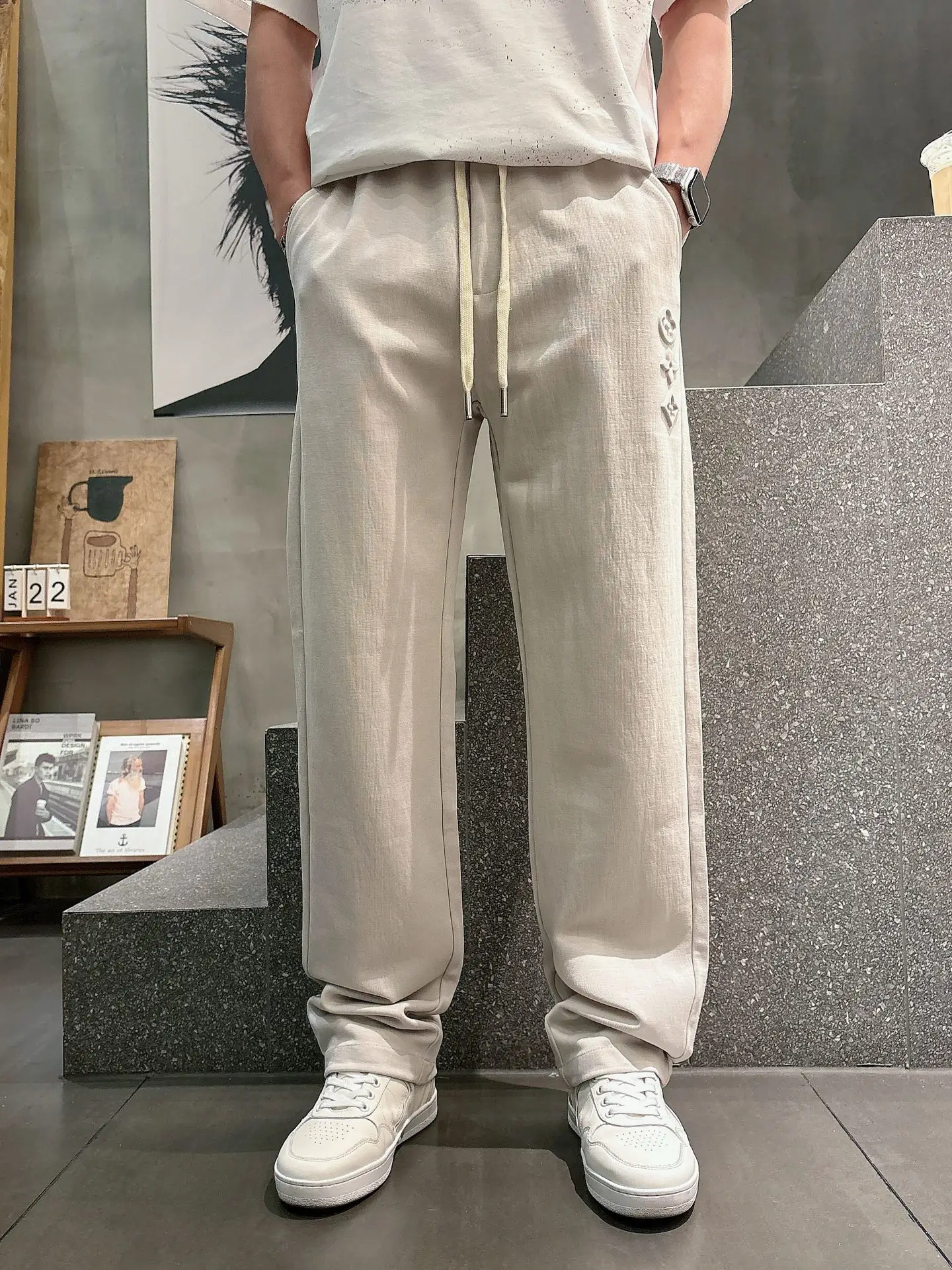 Embossed Logo Straight-Leg Sweatpants D22514656
