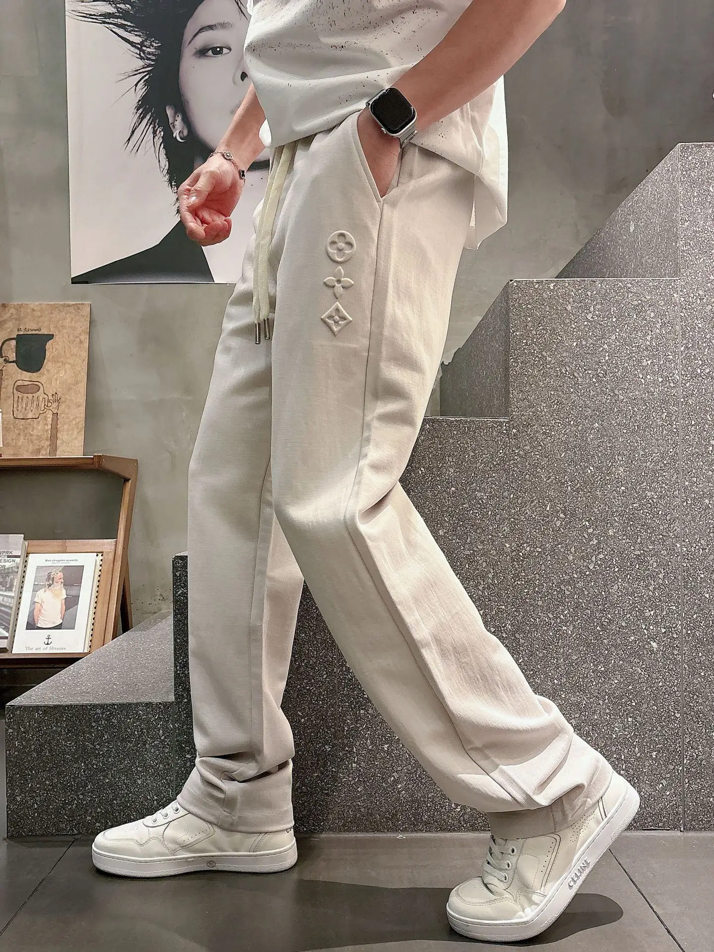 Embossed Logo Straight-Leg Sweatpants D22514656 — view 2
