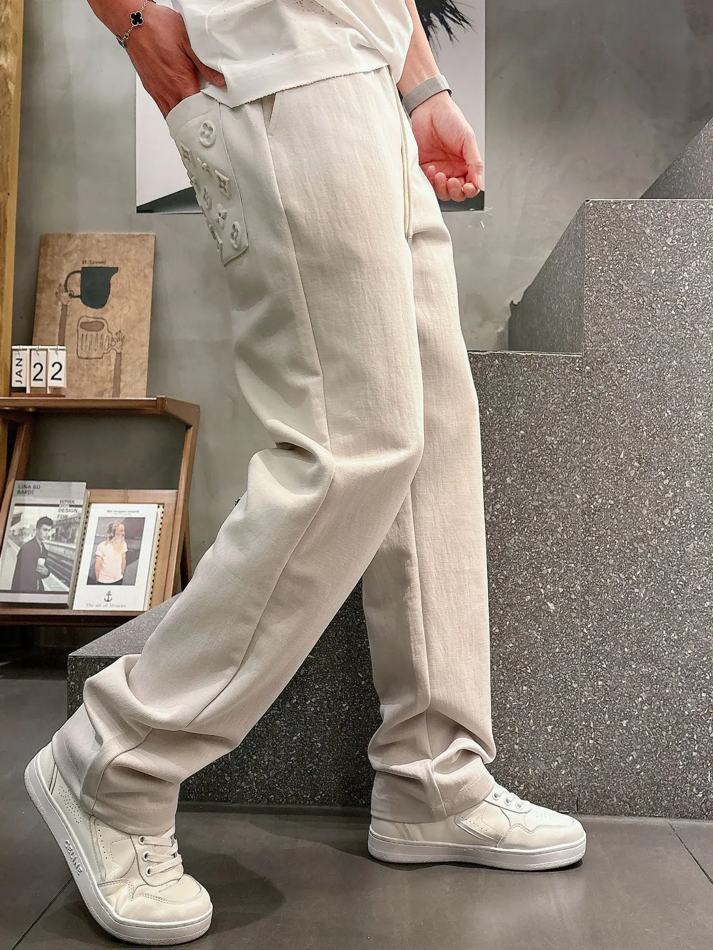 Embossed Logo Straight-Leg Sweatpants D22514656 — view 3