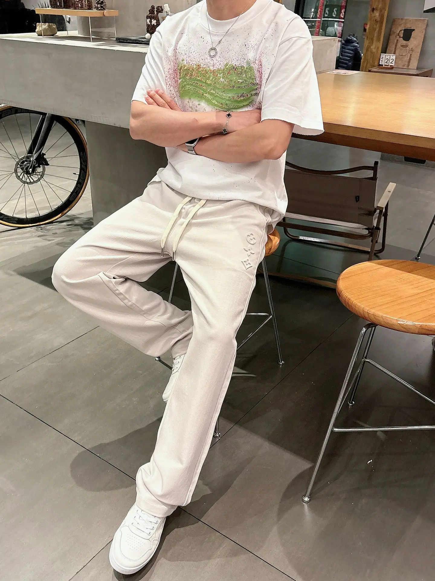 Embossed Logo Straight-Leg Sweatpants D22514656 — view 7