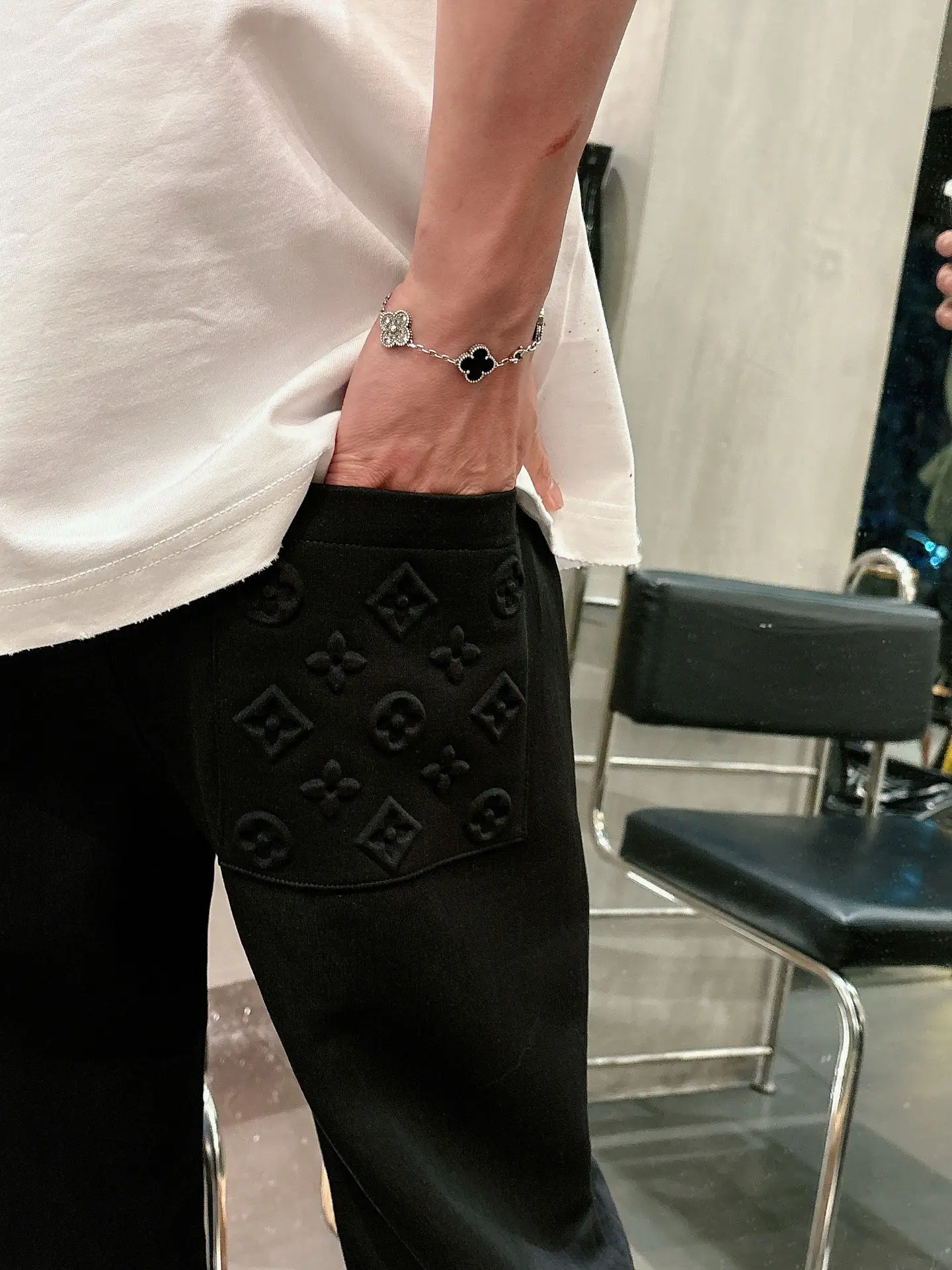 Logo-Embossed Straight-Leg Drawstring Trousers D22514655 — view 5