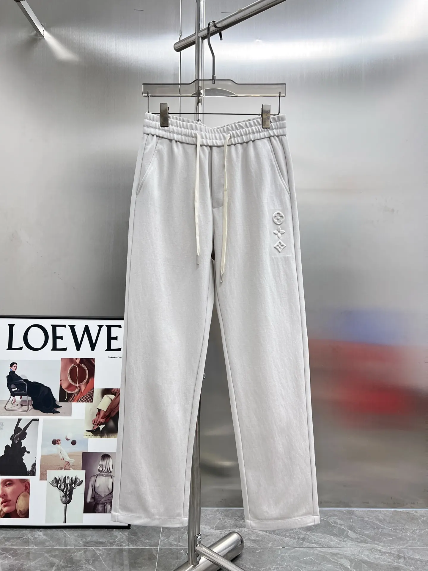 Embossed Logo Drawstring Sweatpants D22514648