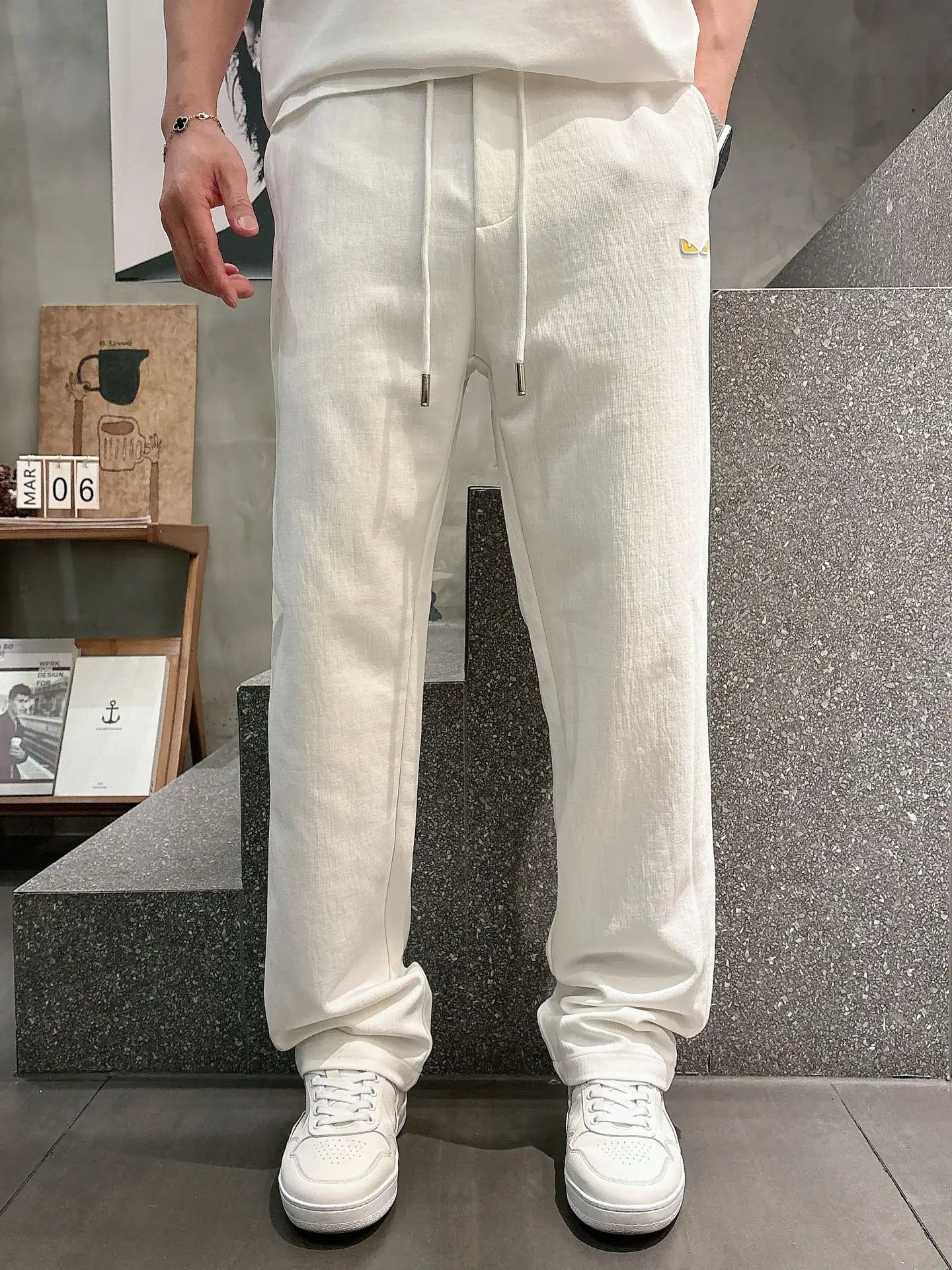 Embroidered Logo Drawstring Sweatpants D22513346 — view 3