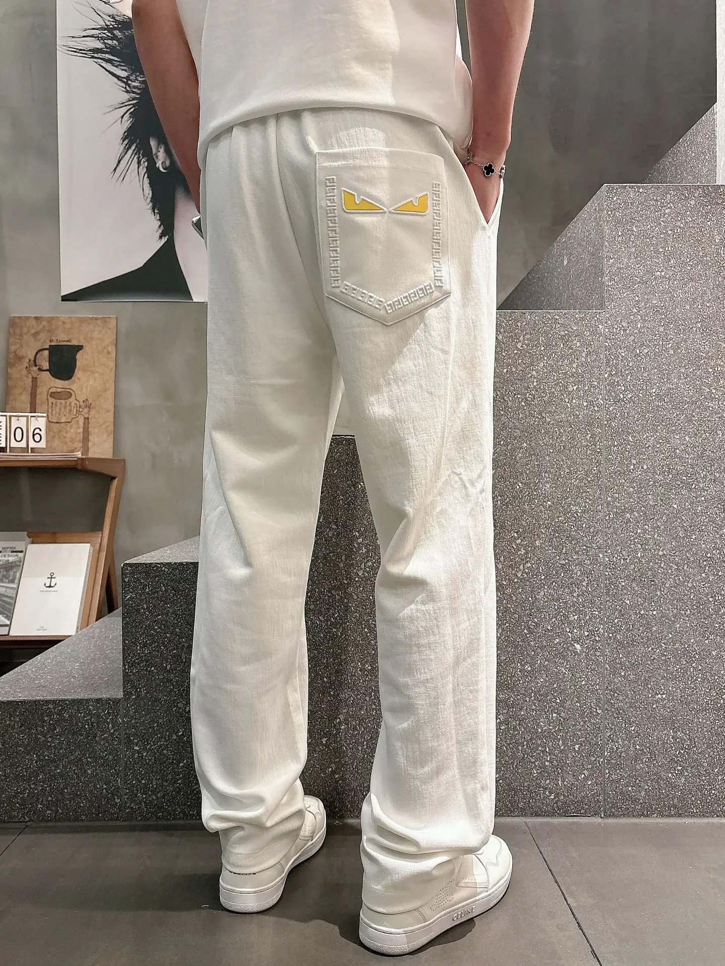 Embroidered Logo Drawstring Sweatpants D22513346 — view 7