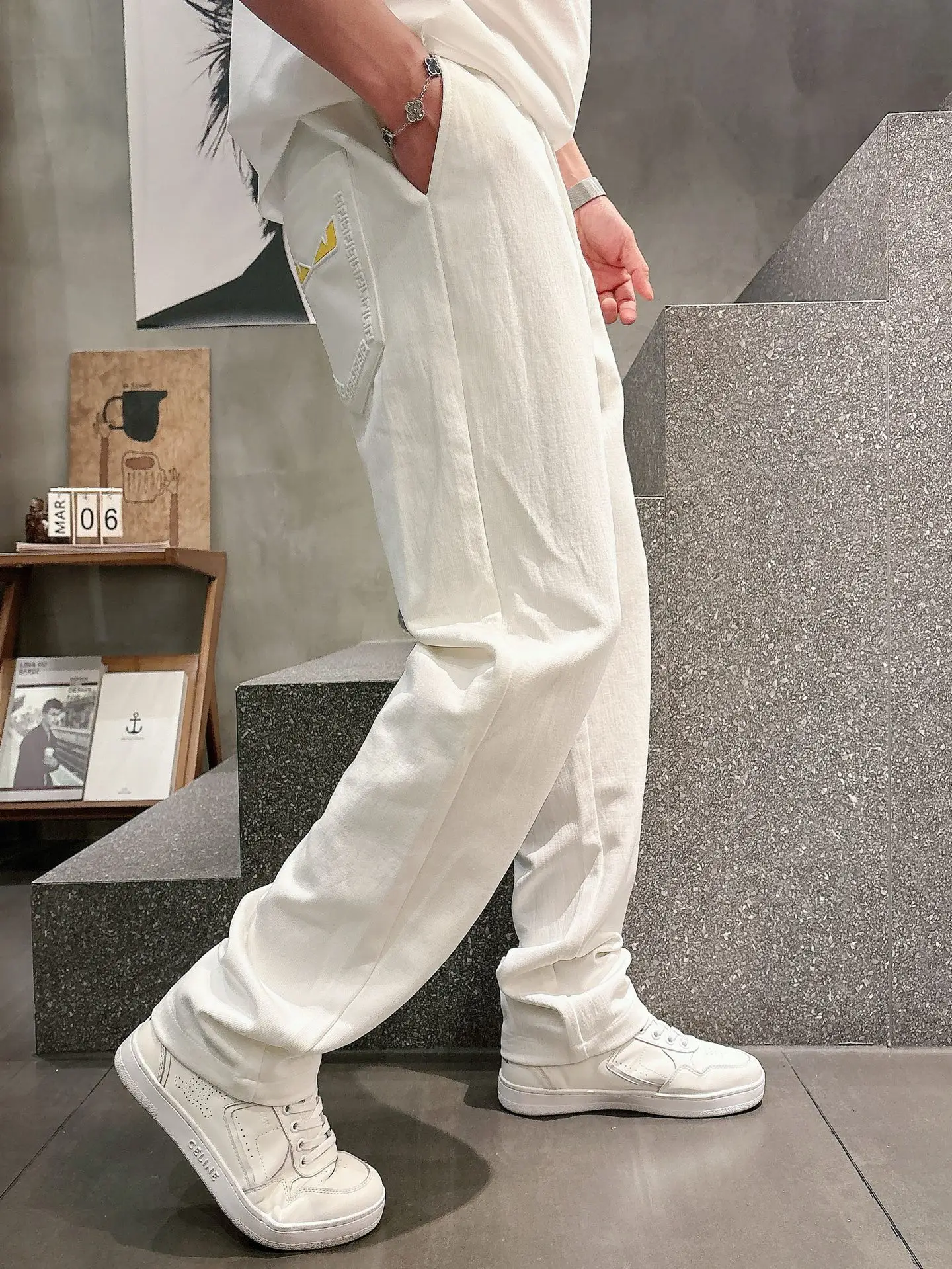 Embroidered Logo Drawstring Sweatpants D22513346 — view 8