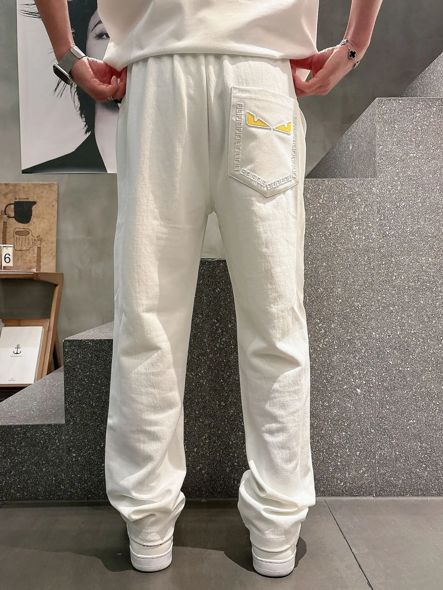 Embroidered Logo Drawstring Sweatpants D22513346 — view 9