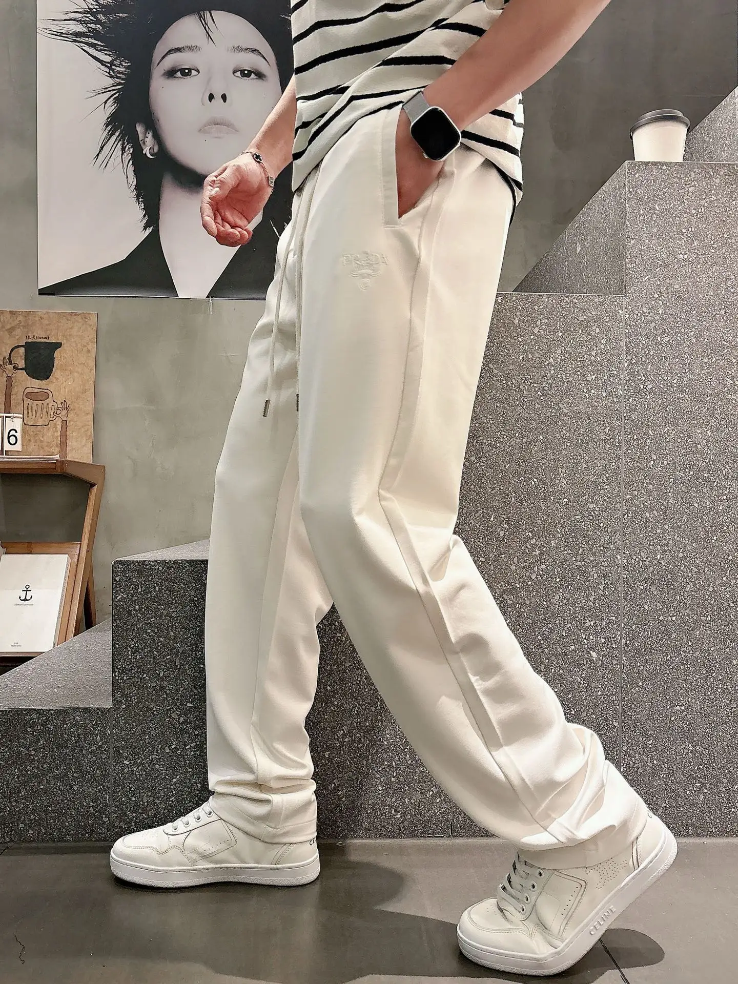 Embroidered Logo Drawstring Sweatpants D22513344 — view 2
