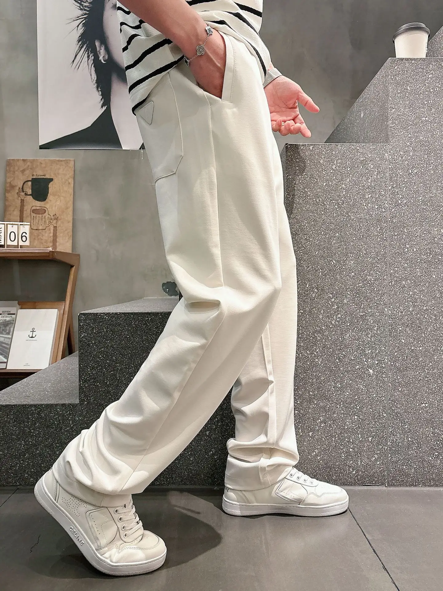 Embroidered Logo Drawstring Sweatpants D22513344 — view 3