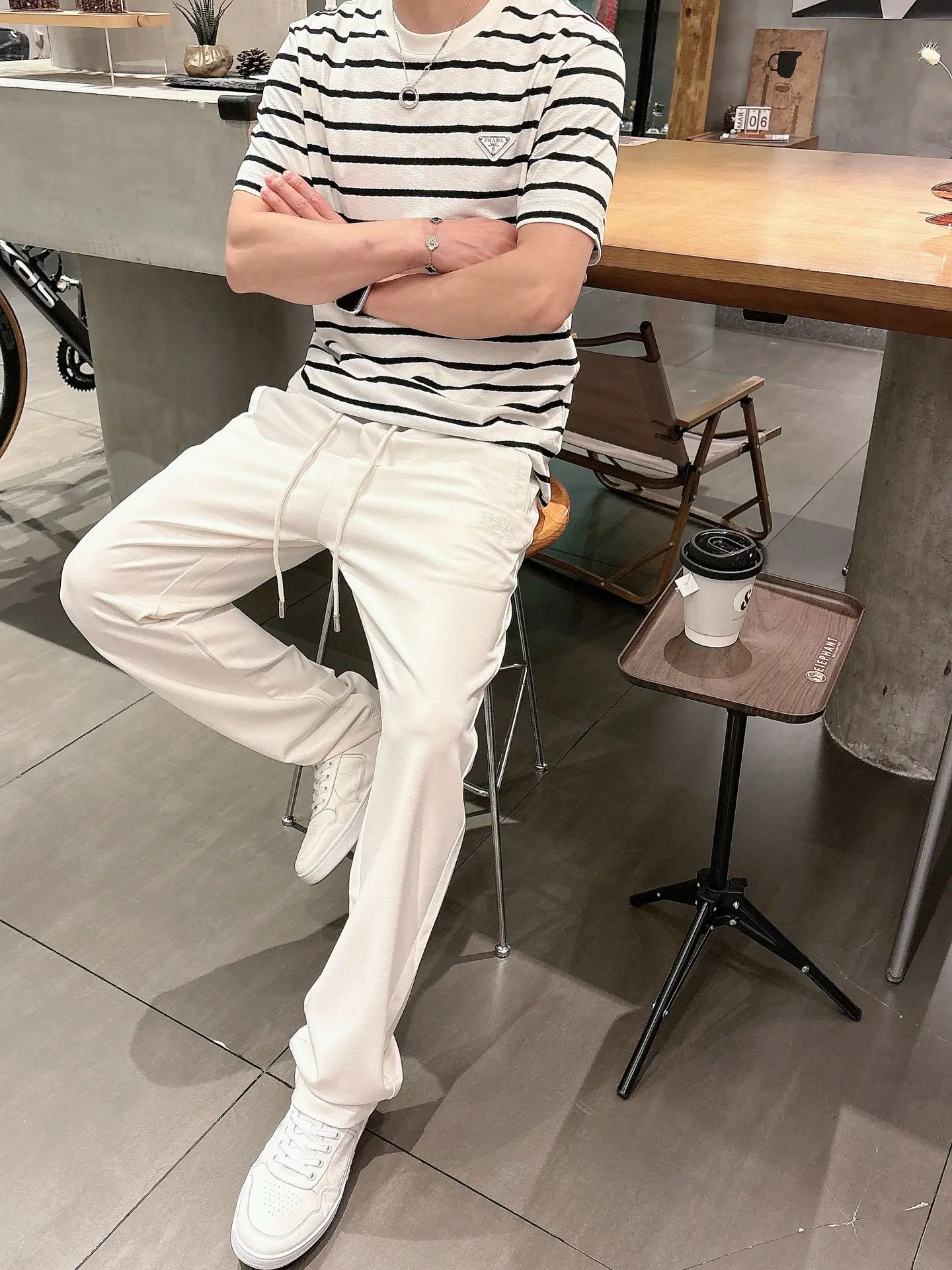 Embroidered Logo Drawstring Sweatpants D22513344 — view 7