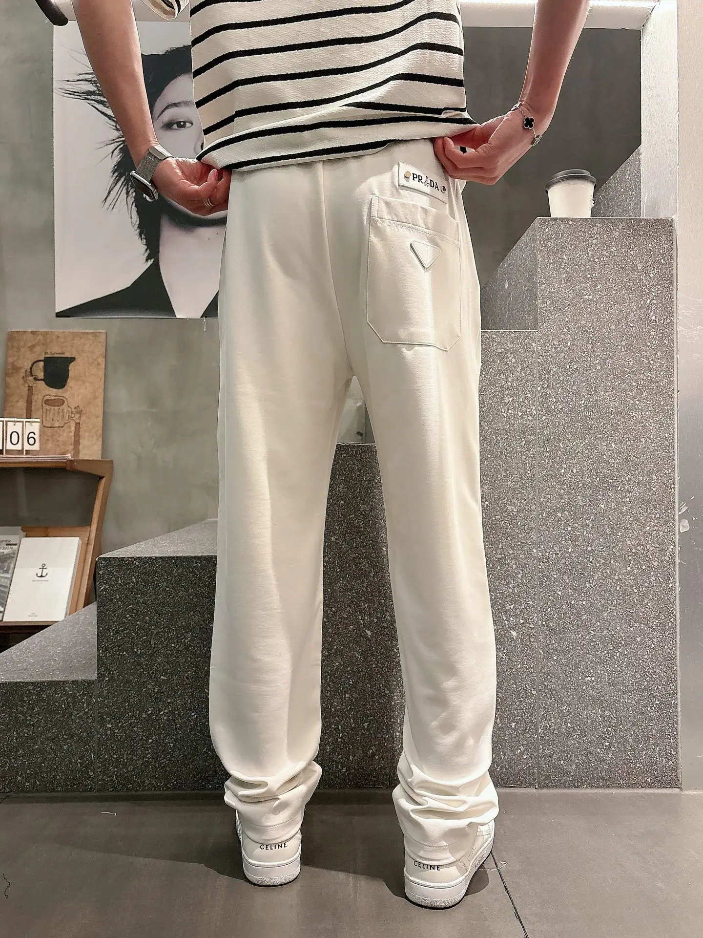 Embroidered Logo Drawstring Sweatpants D22513344 — view 8