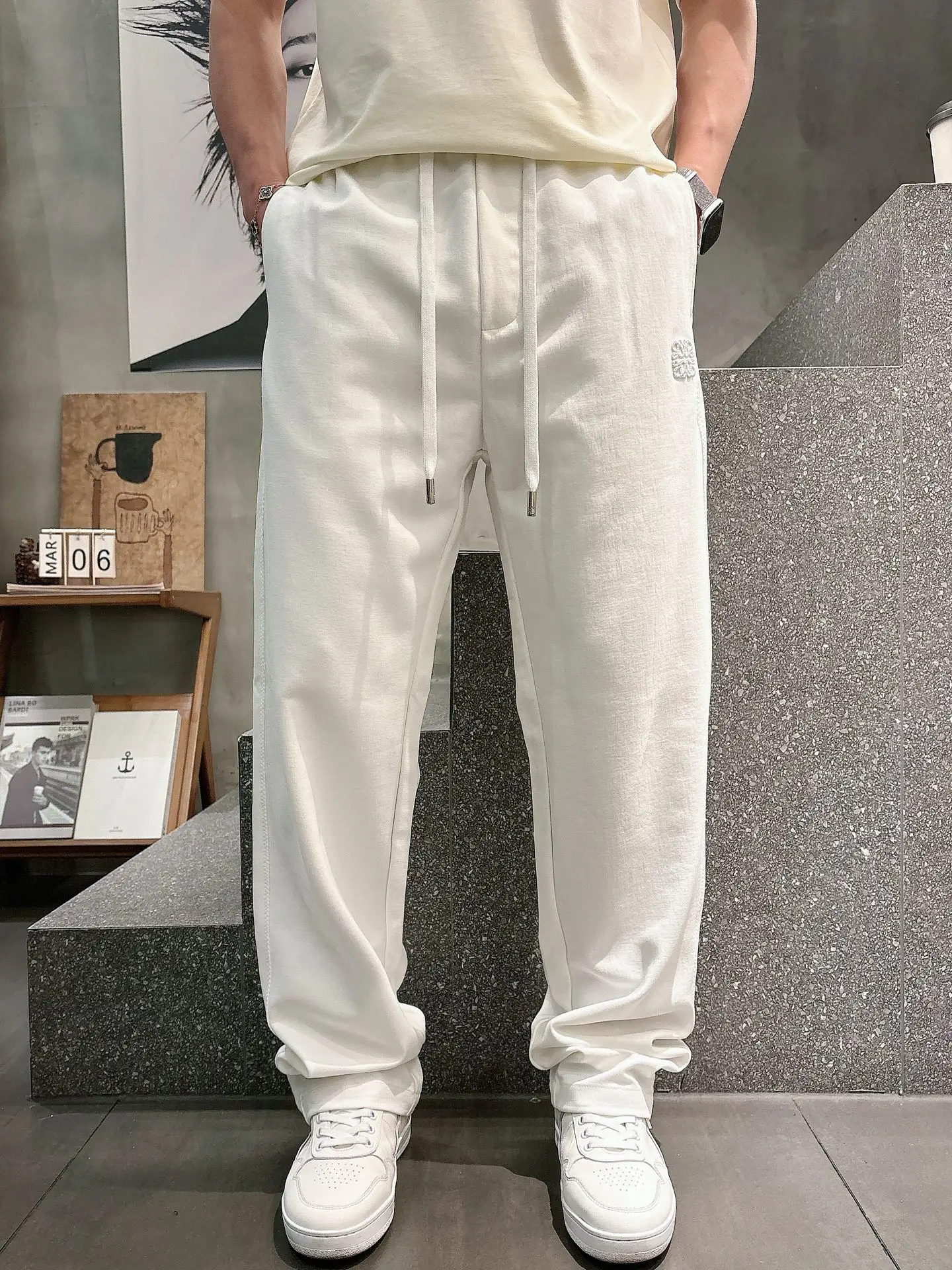 Embroidered Logo Drawstring Sweatpants D22513340