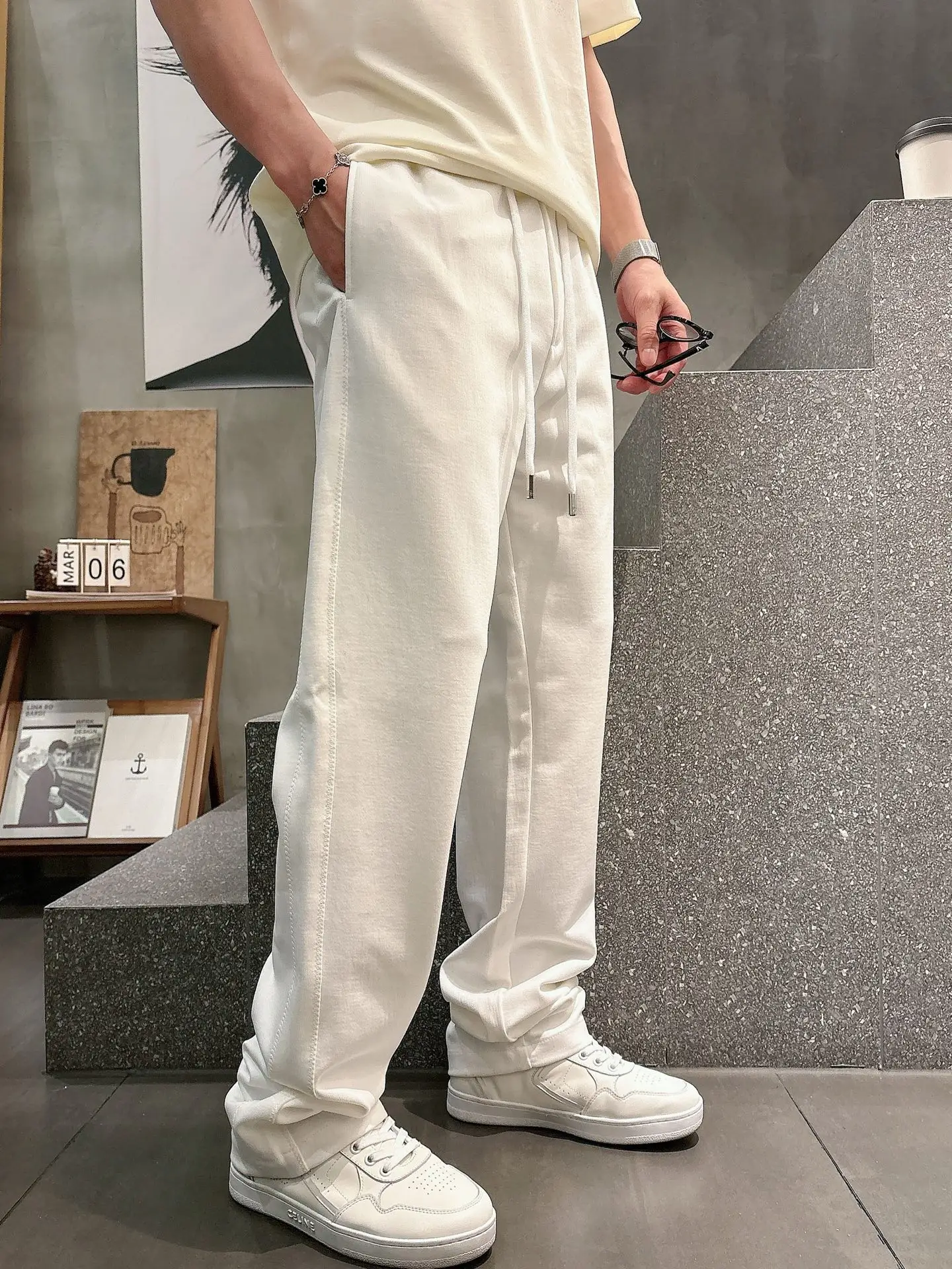 Embroidered Logo Drawstring Sweatpants D22513340 — view 9