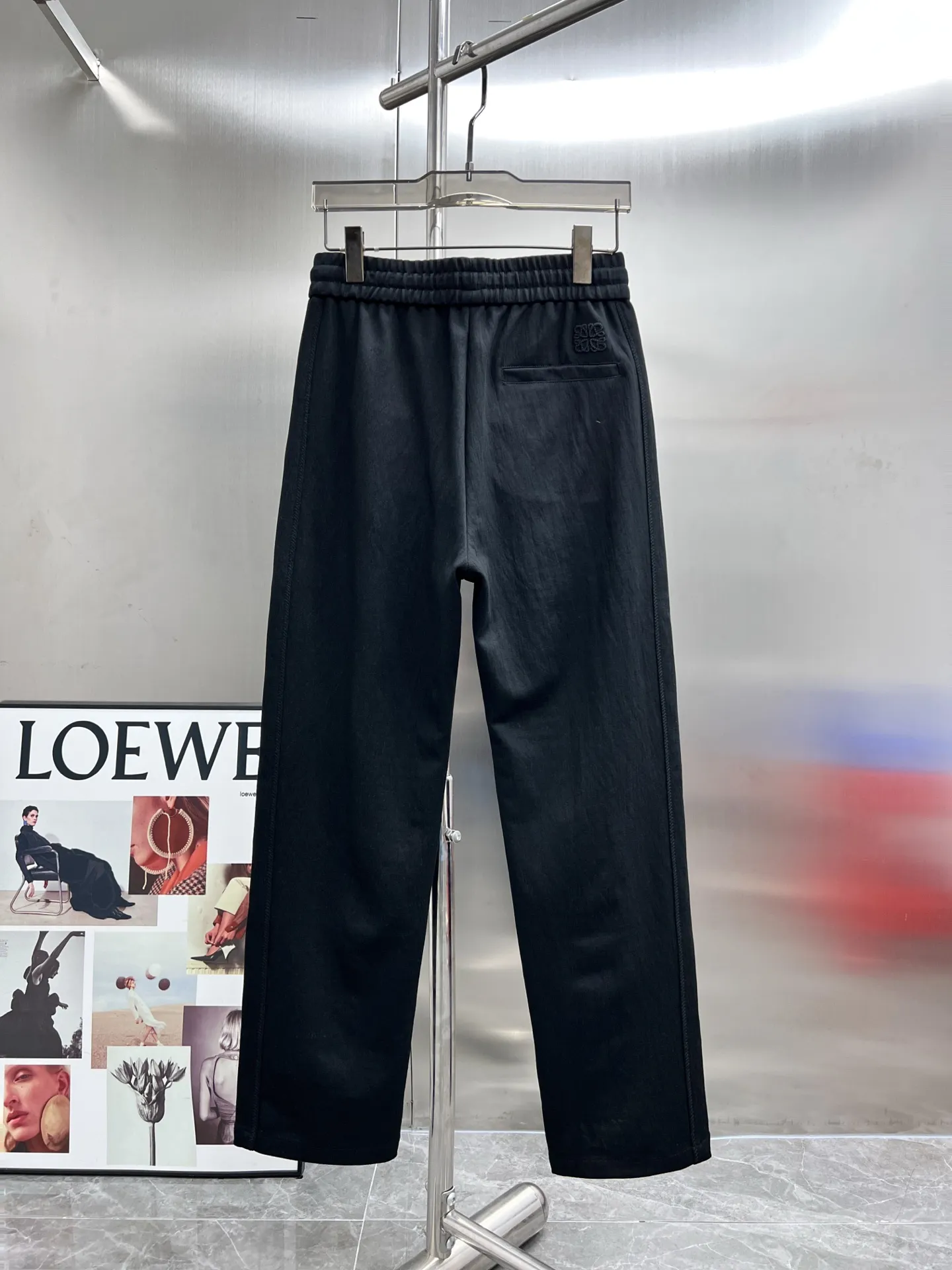 Embroidered Logo Drawstring Sweatpants D22514631 — view 2