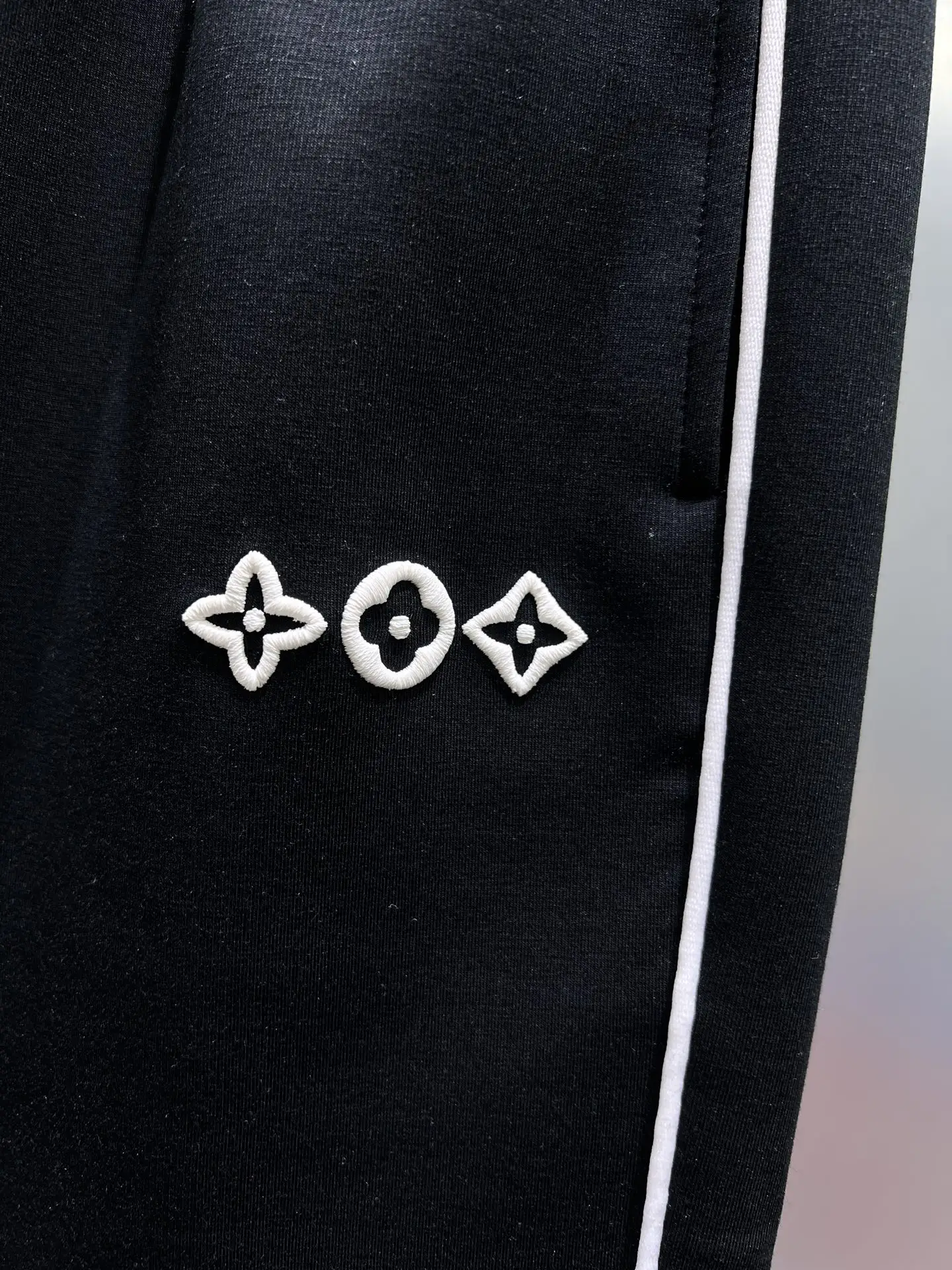 Logo Embroidered Side-Stripe Sweatpants D22512358 — view 5