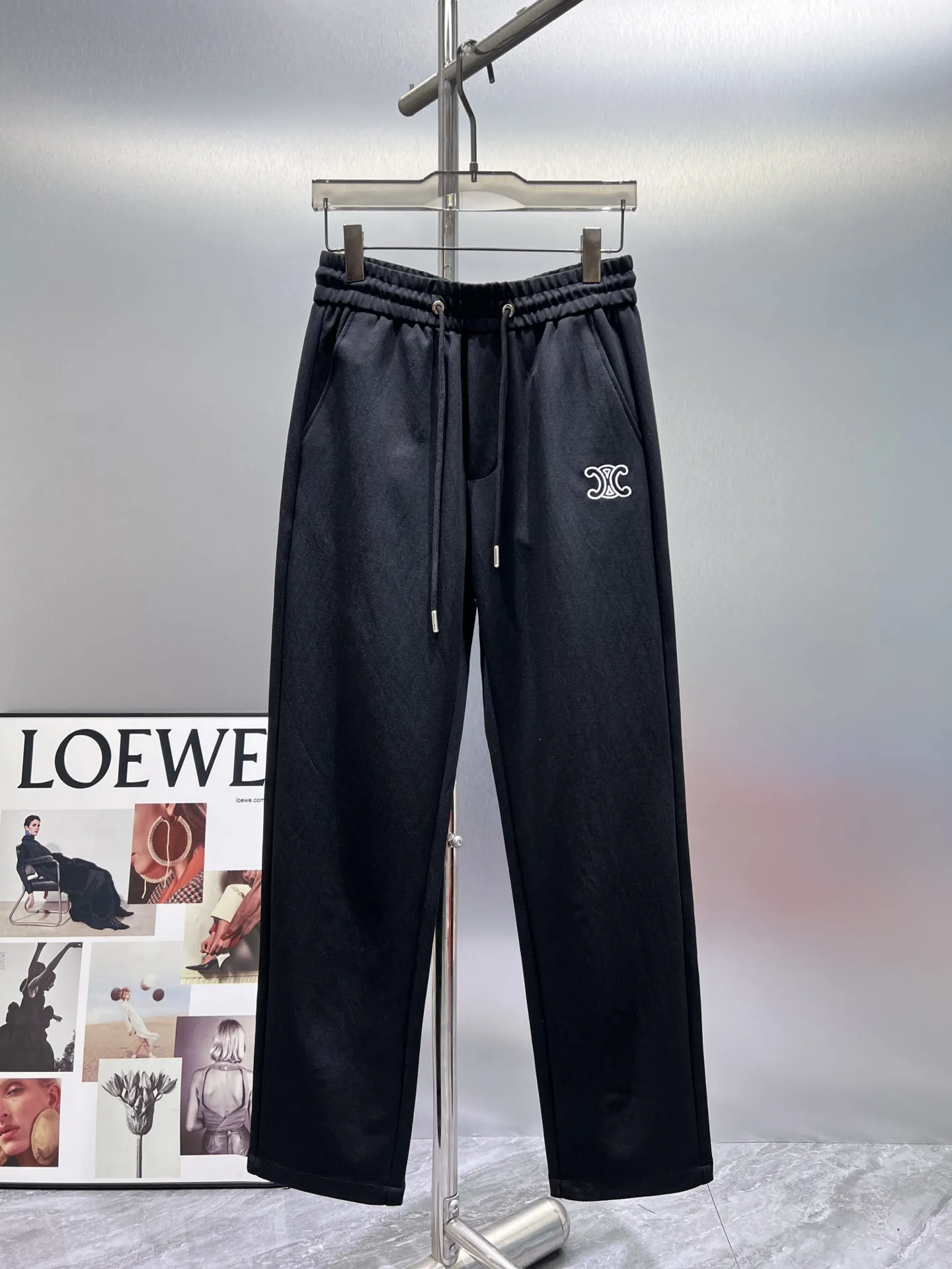 Triomphe Embroidered Logo Sweatpants D22012370