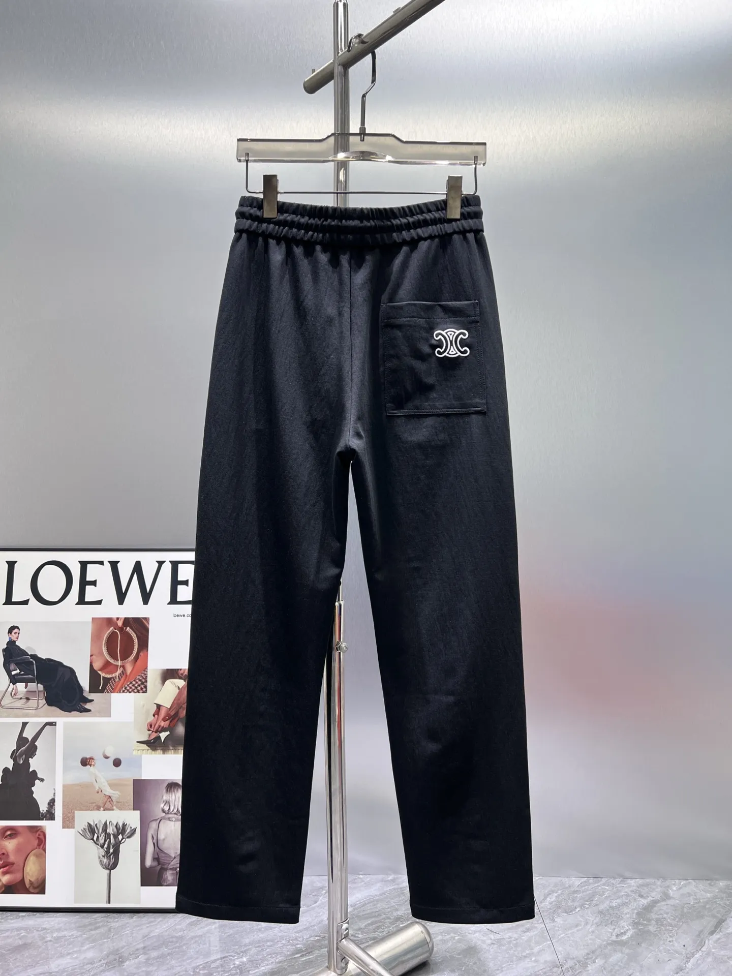 Triomphe Embroidered Logo Sweatpants D22012370 — view 2