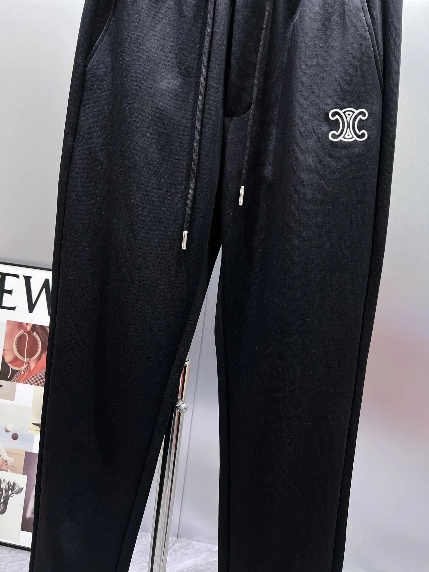 Triomphe Embroidered Logo Sweatpants D22012370 — view 9