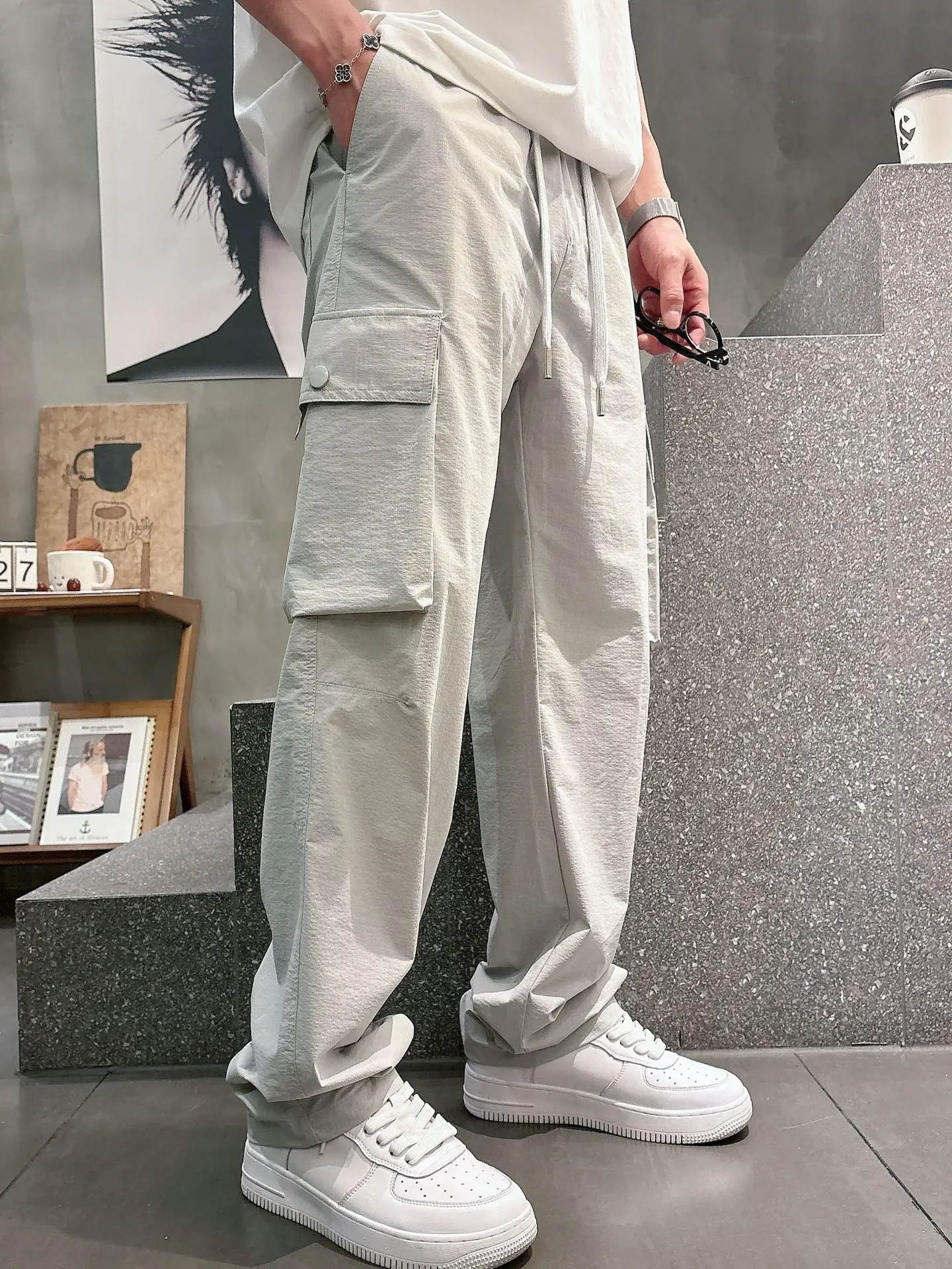 Moncler Logo-Appliqué Cargo Trousers D23512400 — view 2