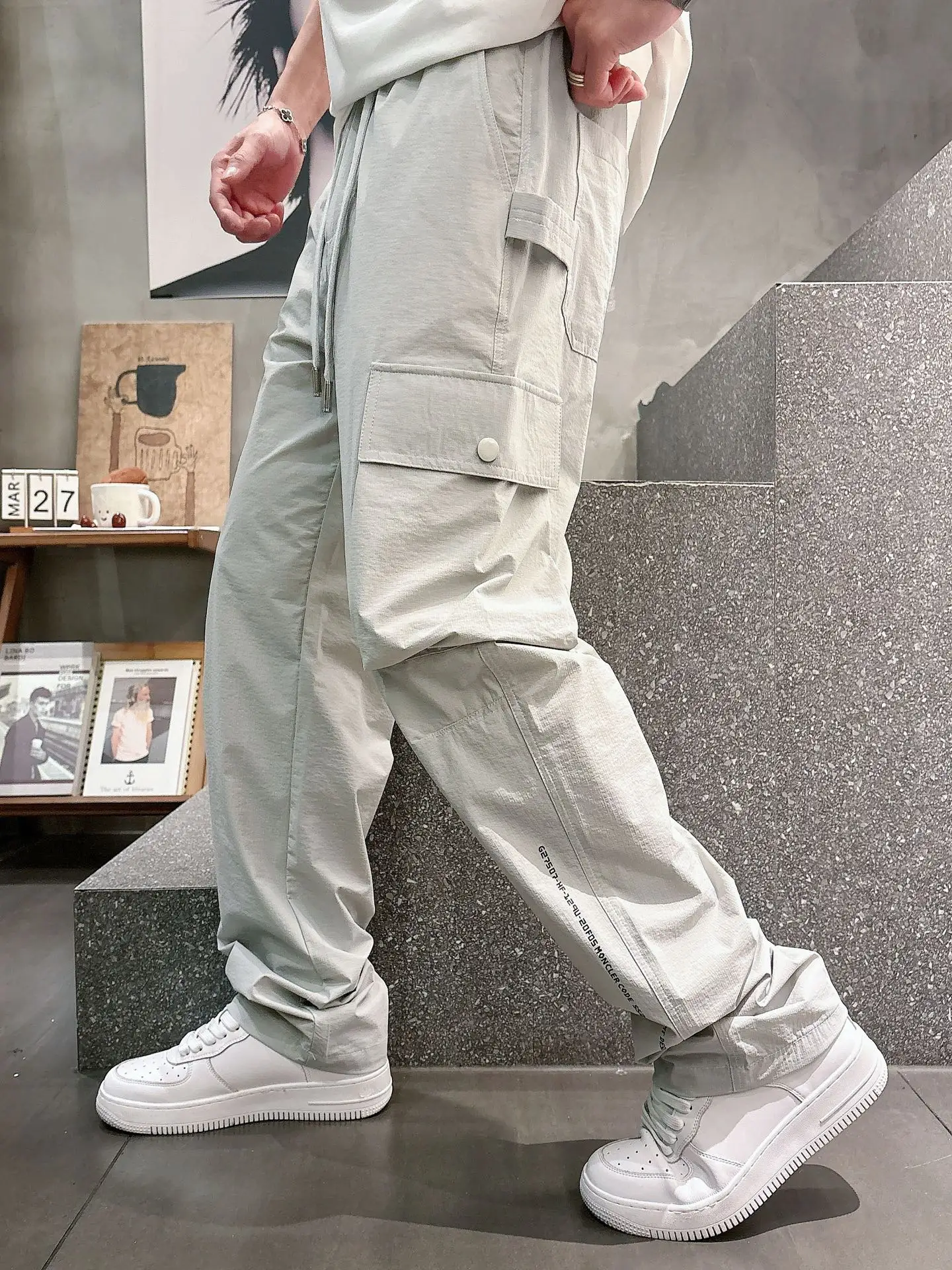 Moncler Logo-Appliqué Cargo Trousers D23512400 — view 3