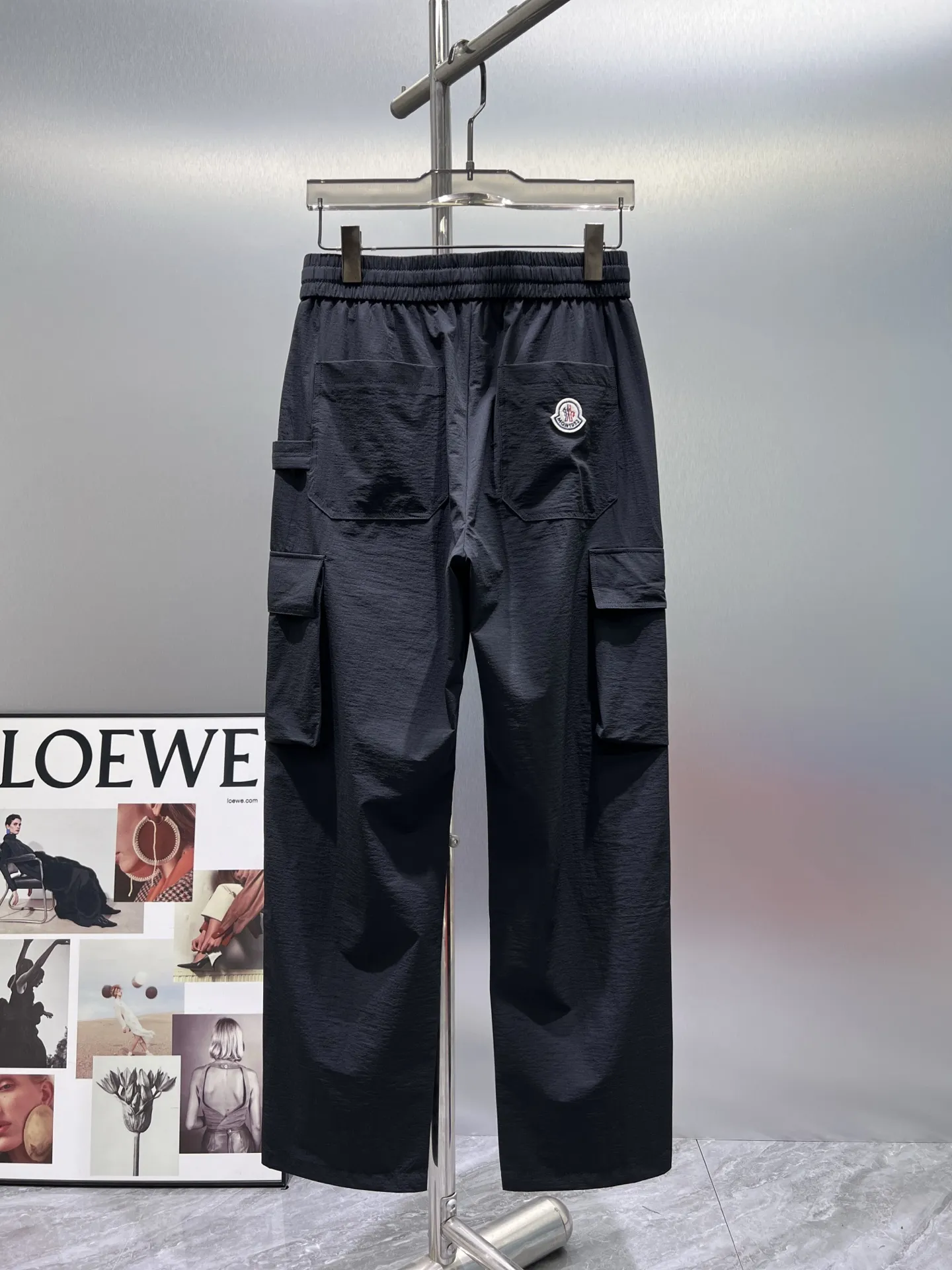 Straight-Leg Cargo Trousers D23512364 — view 2