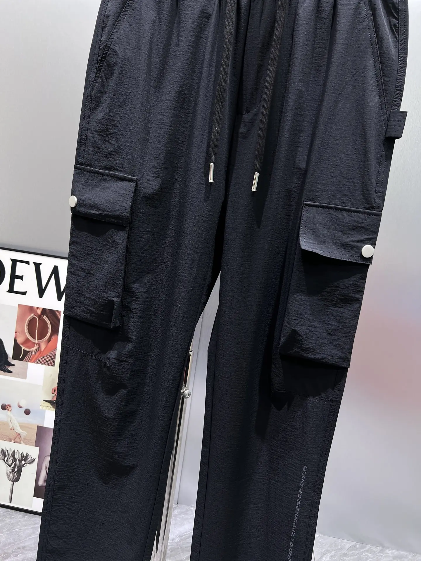Straight-Leg Cargo Trousers D23512364 — view 7