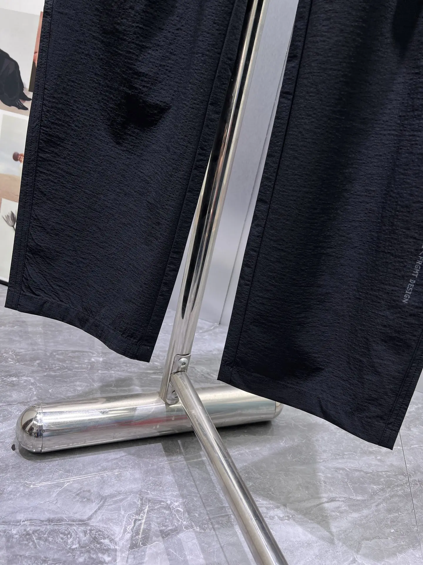 Straight-Leg Cargo Trousers D23512364 — view 9