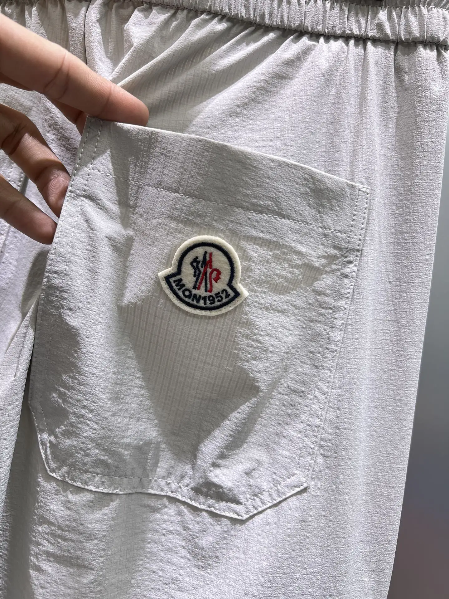 Moncler Logo-Patch Cargo Trousers D23512363 — view 6