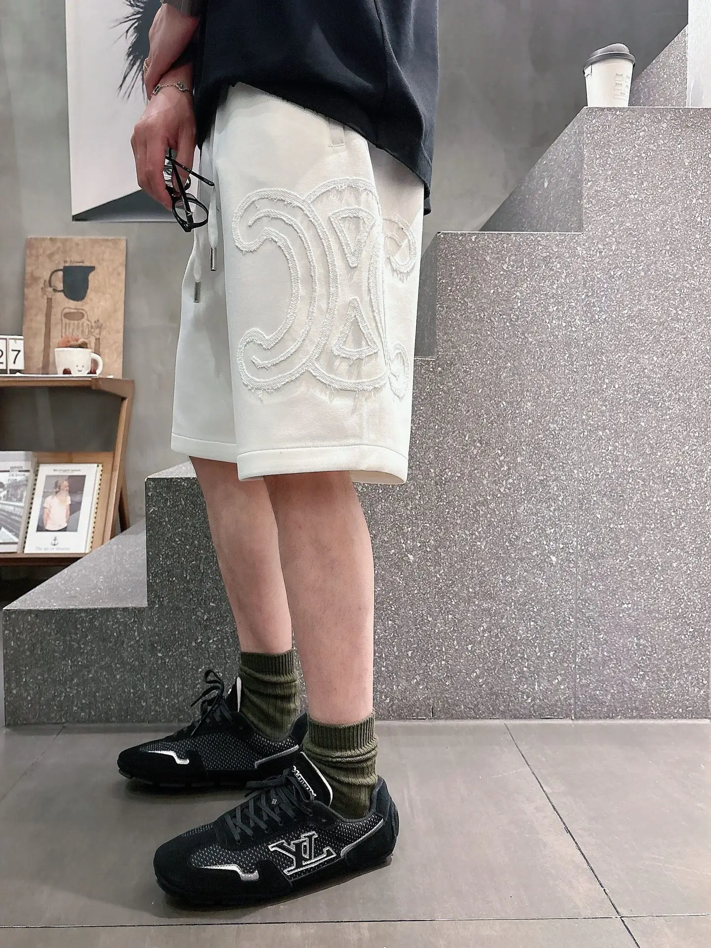 Logo Appliqué Cotton-Blend Shorts D20012456 — view 9