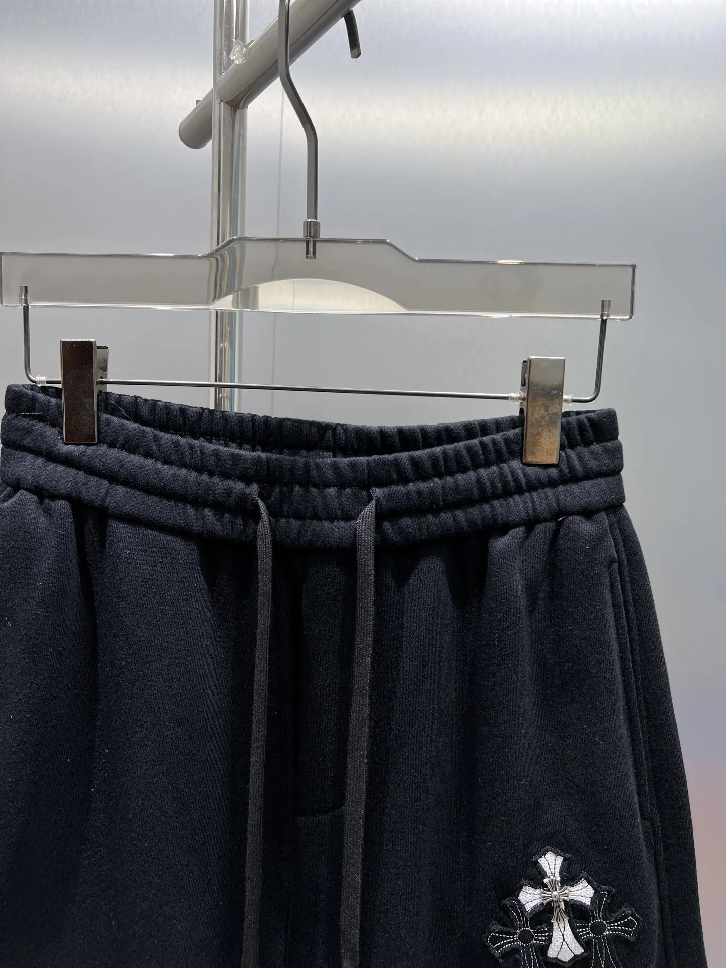 Cross Patch Embroidered Sweat Shorts D21012419 — view 3