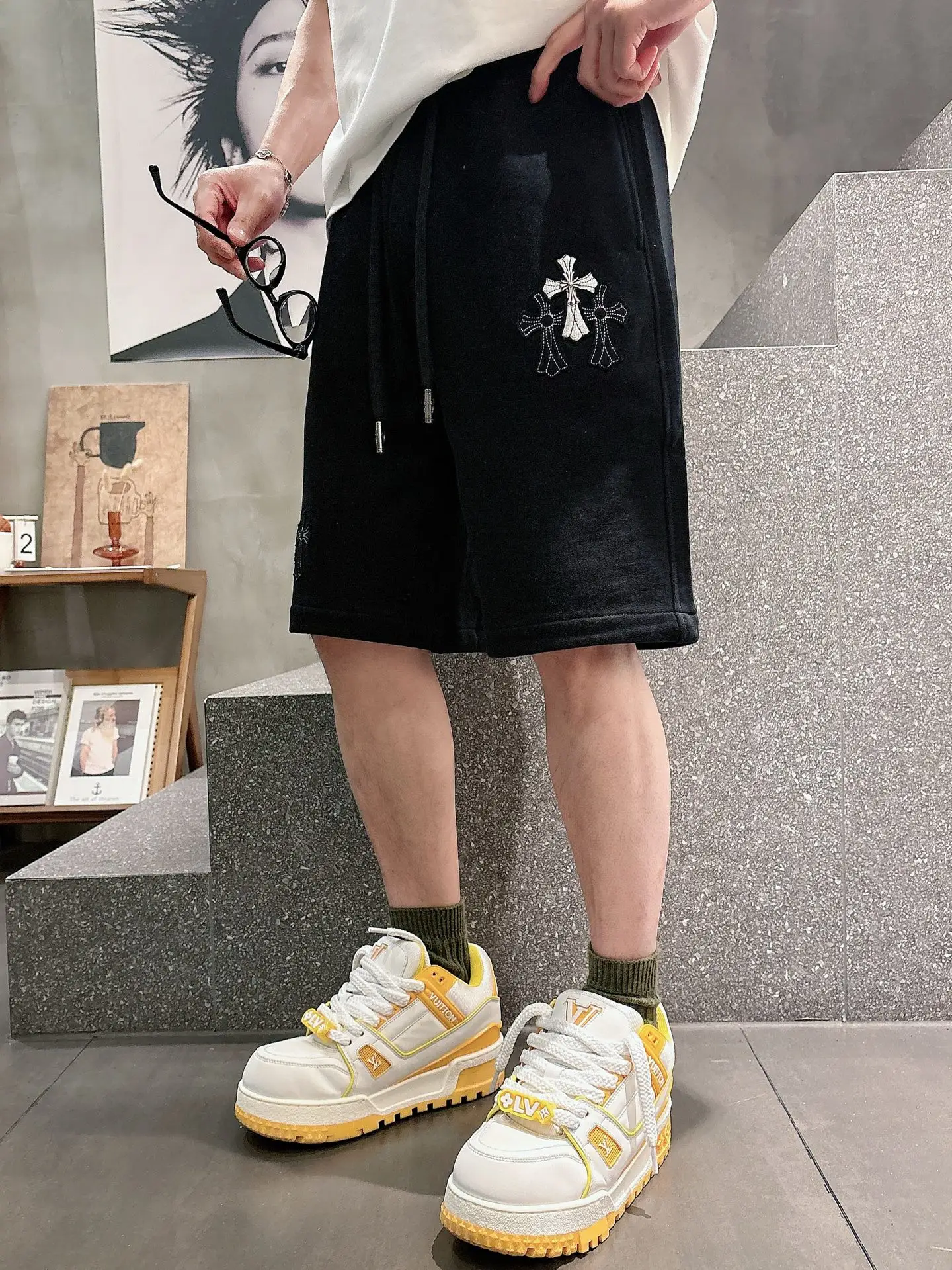 Cross Patch Embroidered Cotton Shorts D21012445 — view 2