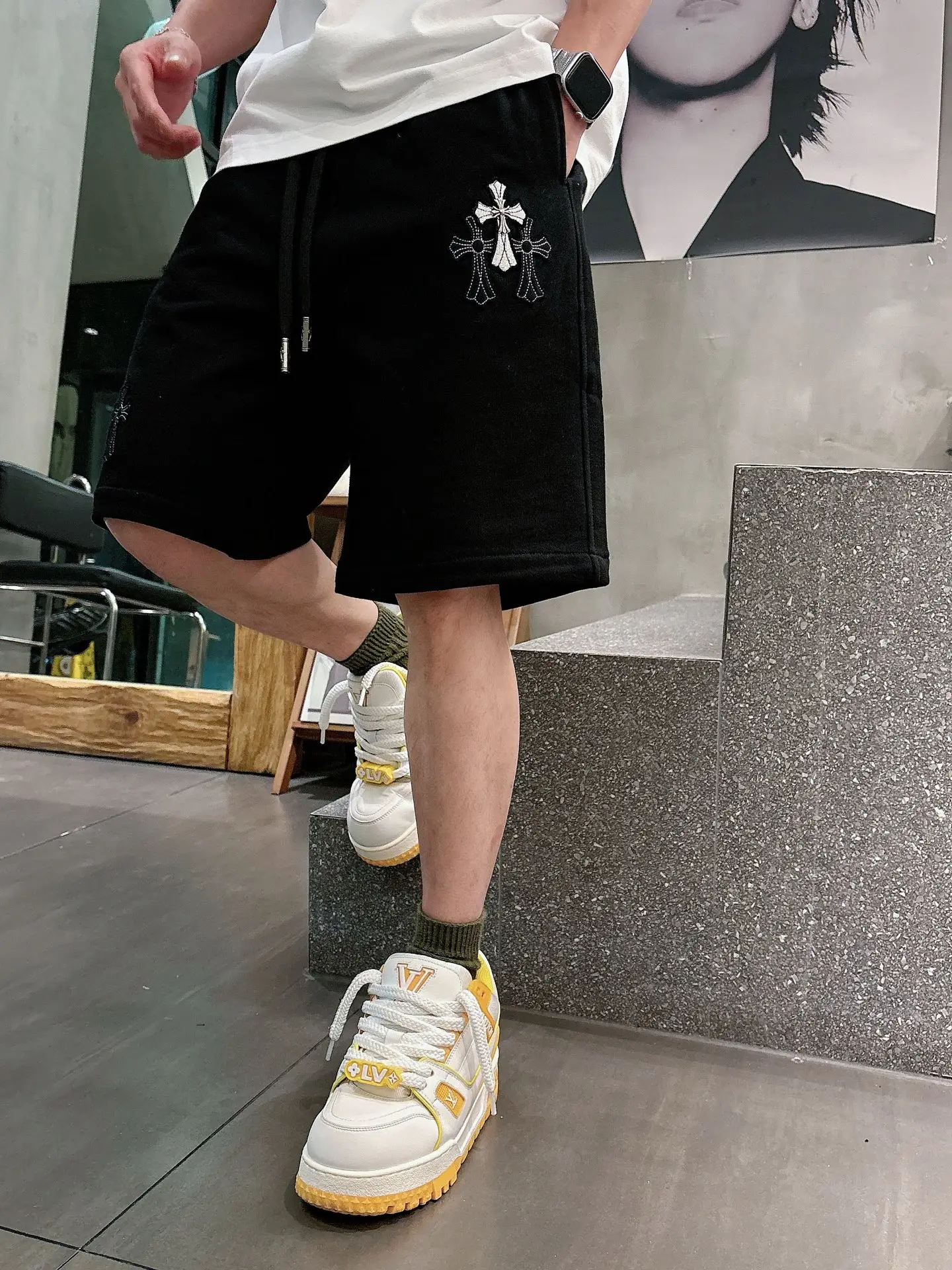 Cross Patch Embroidered Cotton Shorts D21012445 — view 3