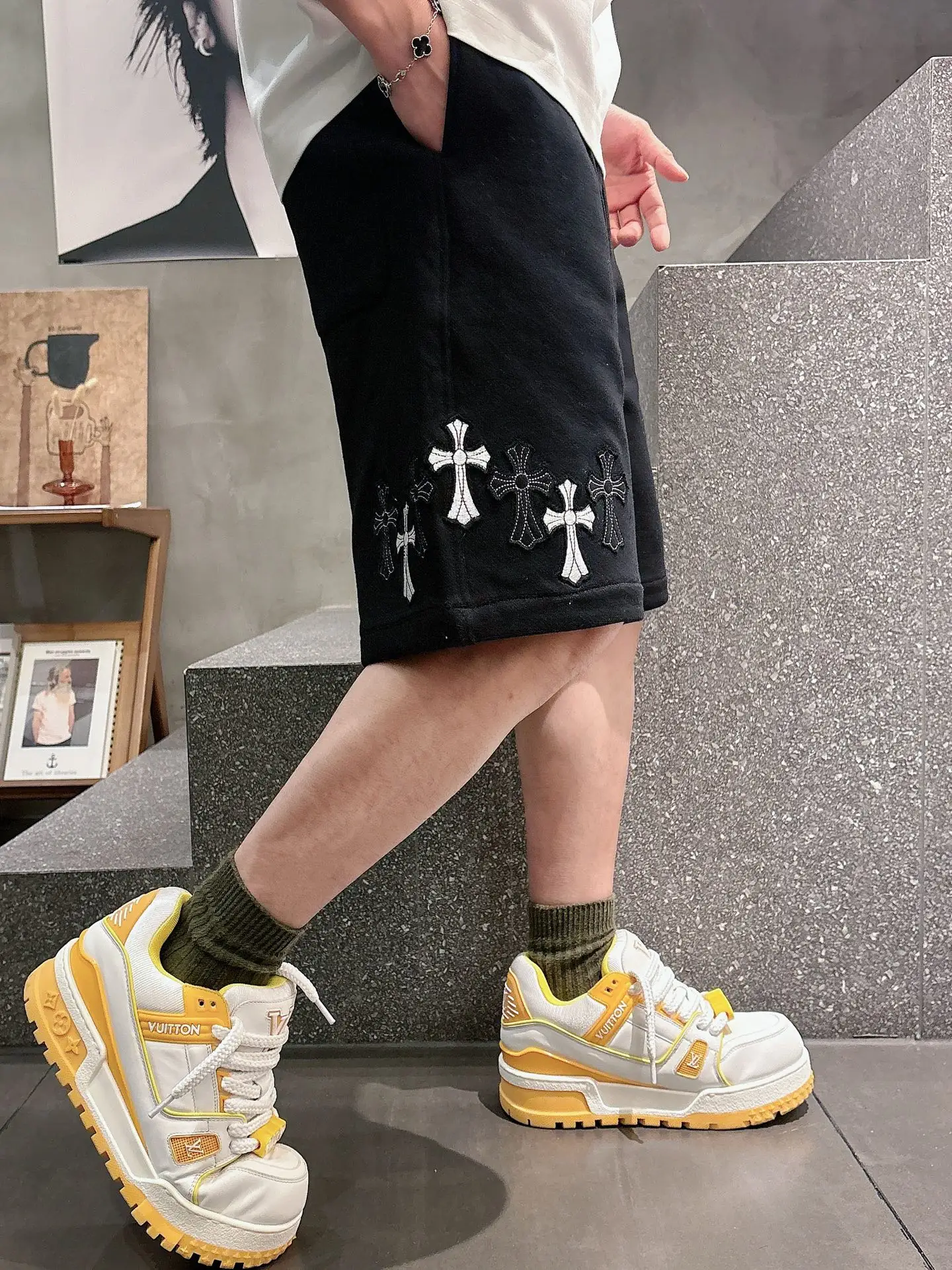 Cross Patch Embroidered Cotton Shorts D21012445 — view 4