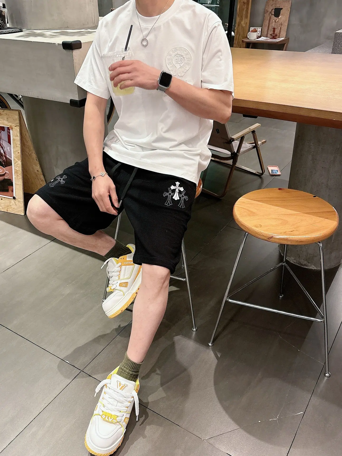 Cross Patch Embroidered Cotton Shorts D21012445 — view 5